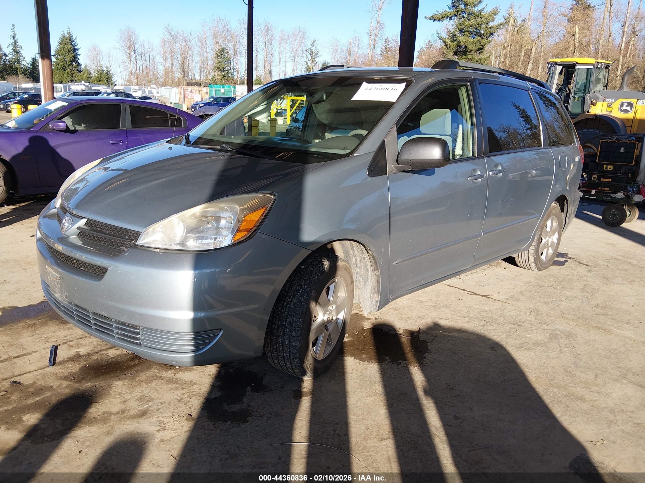 TOYOTA SIENNA image 2