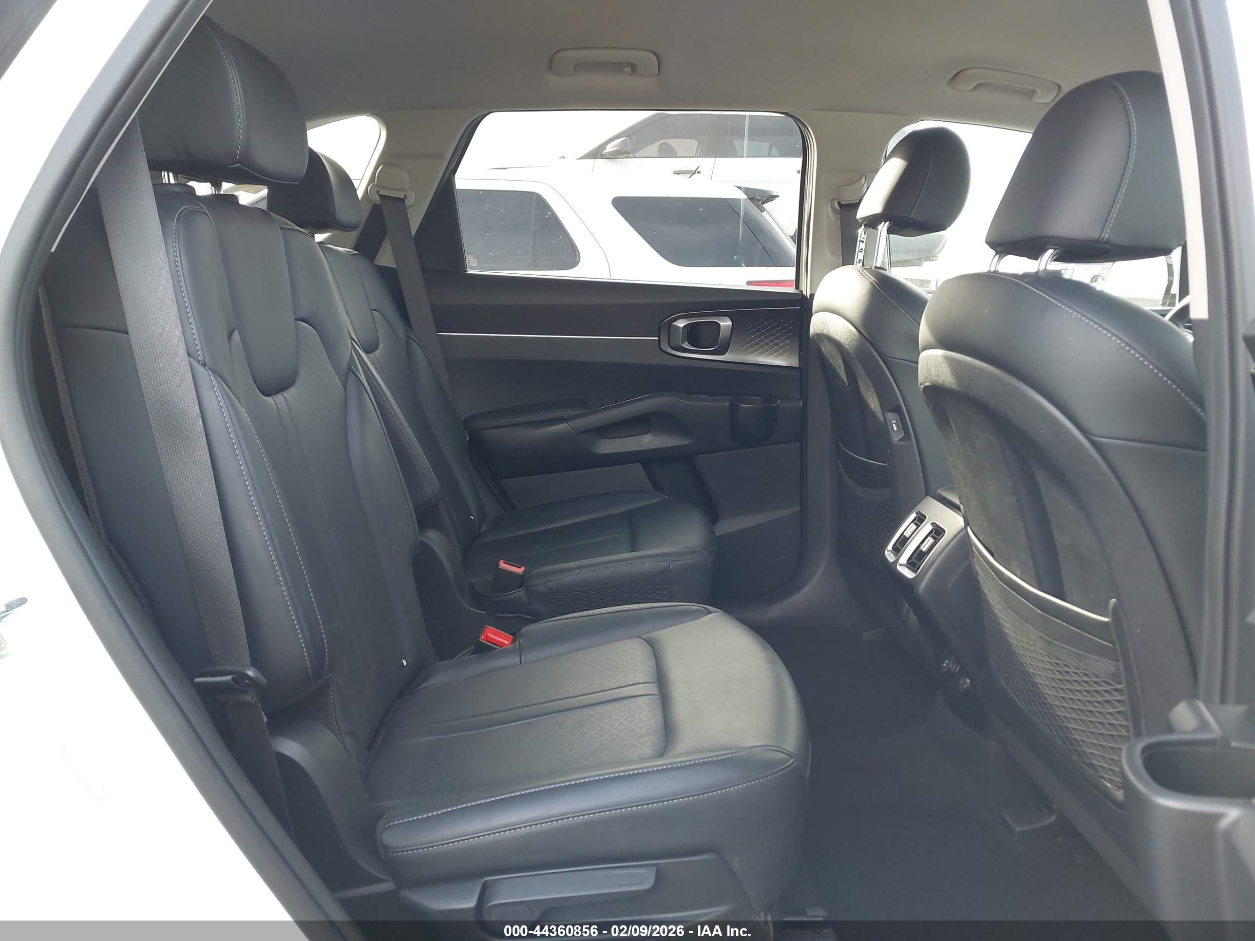 KIA SORENTO image 8