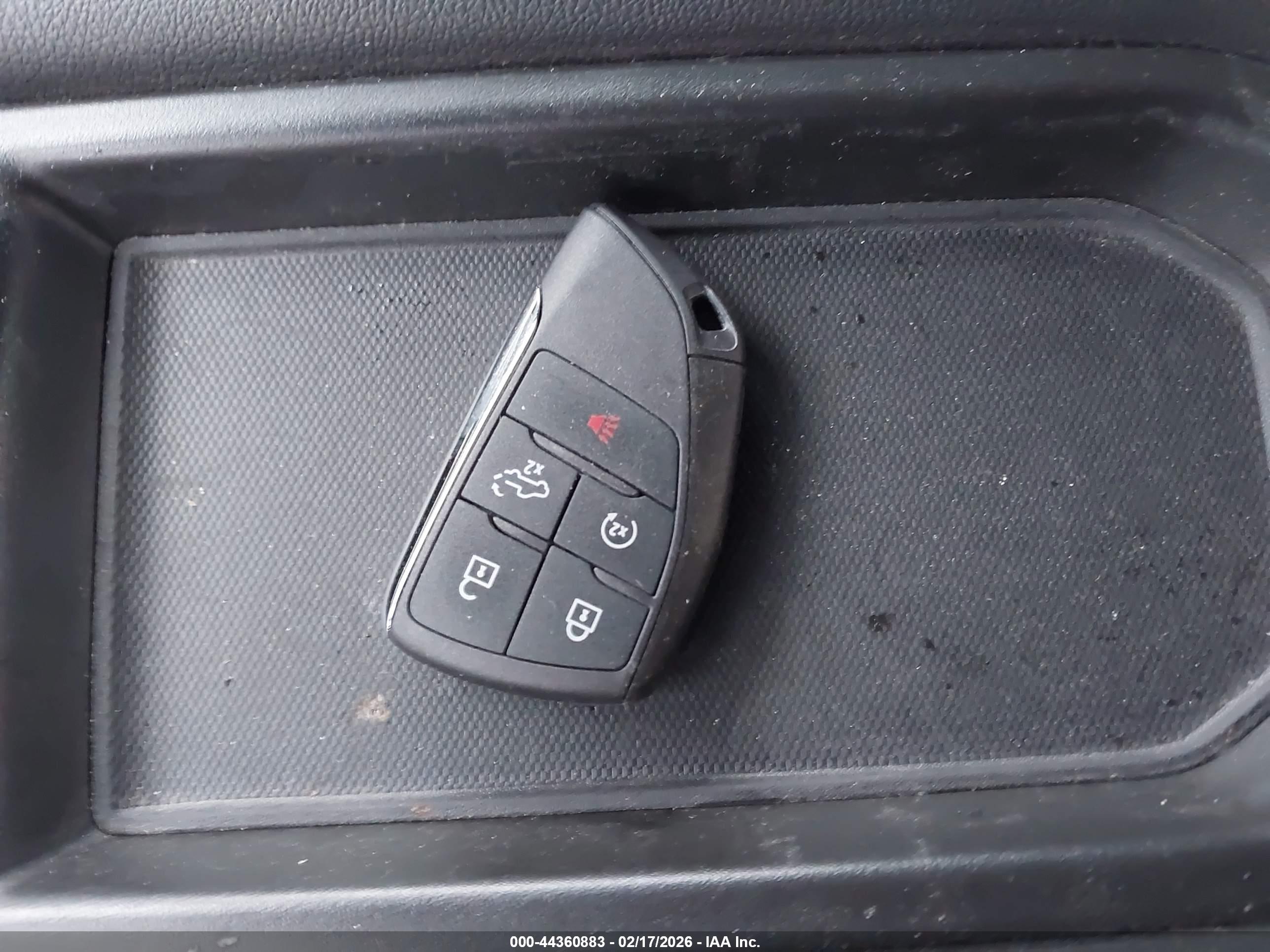 CHEVROLET SILVERADO image 11