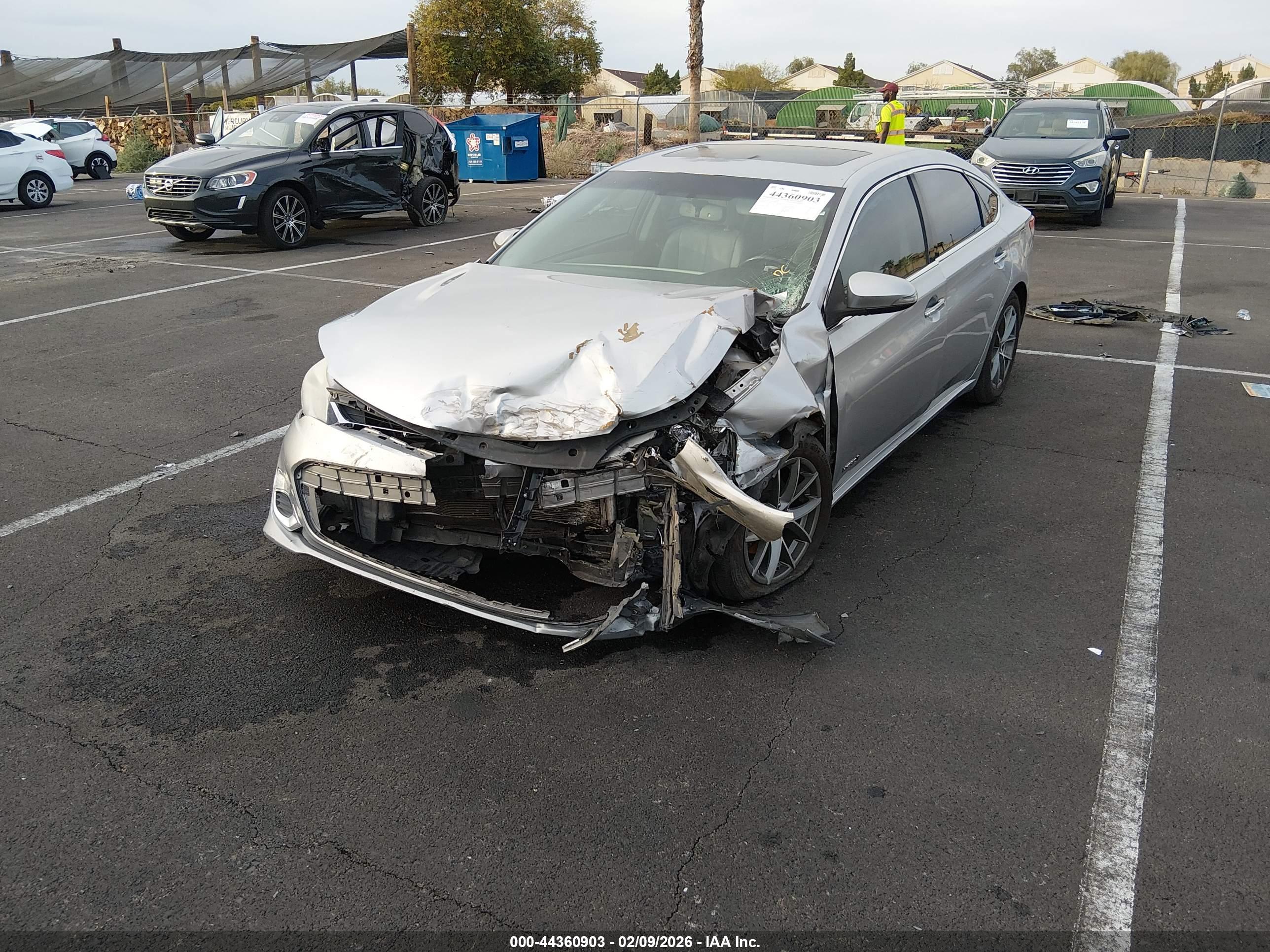 TOYOTA AVALON image 2