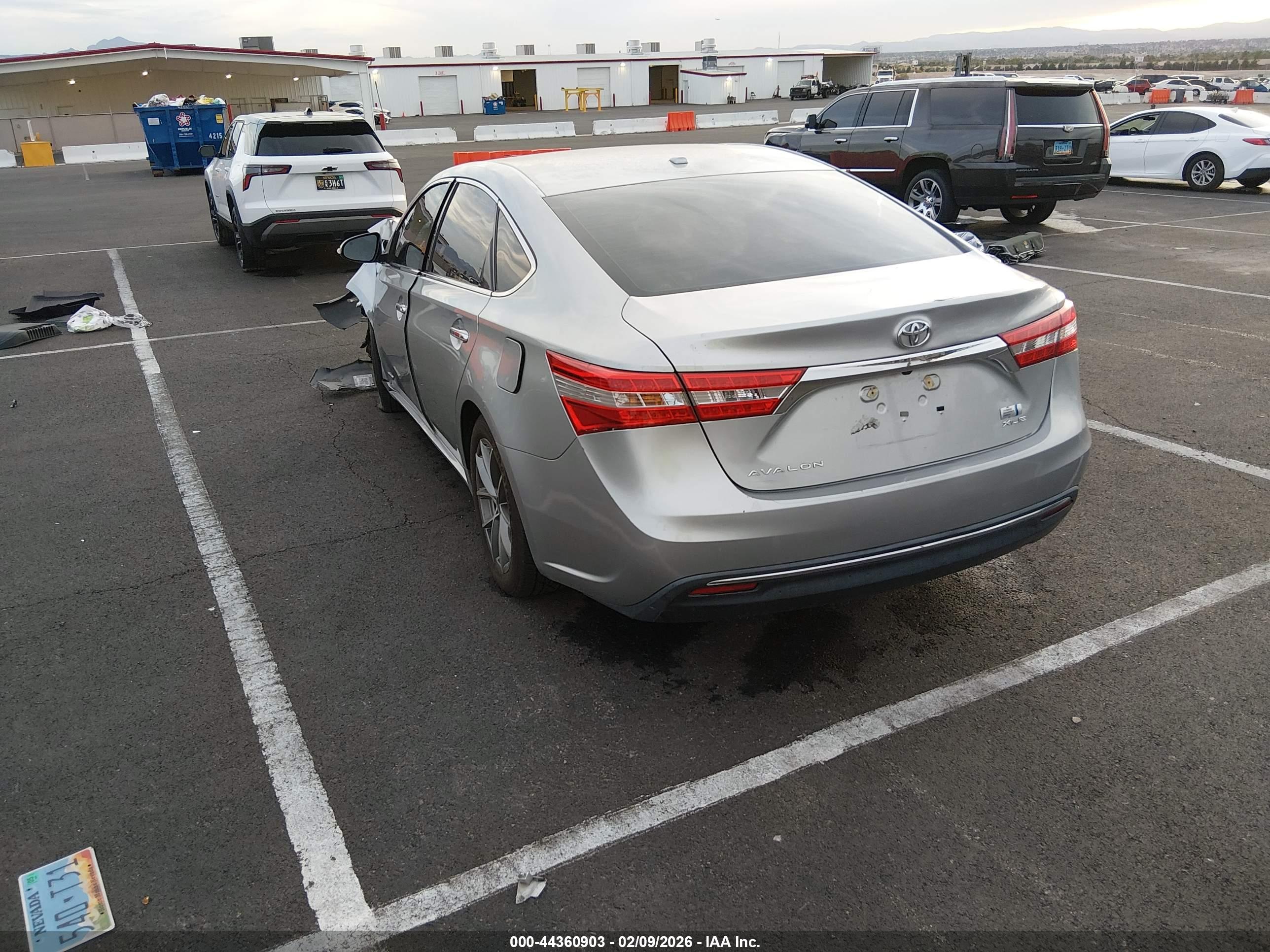 TOYOTA AVALON image 3