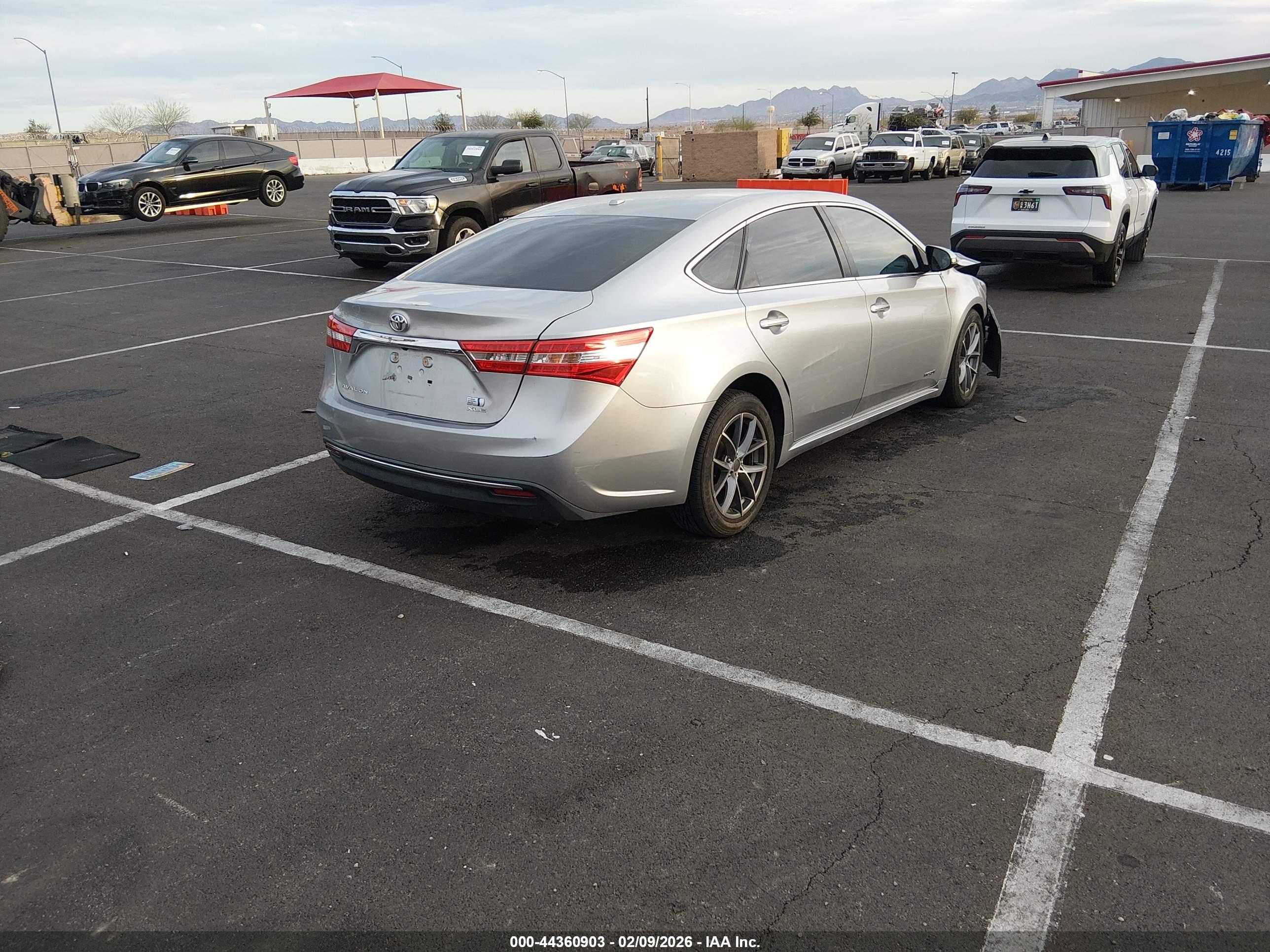 TOYOTA AVALON image 4