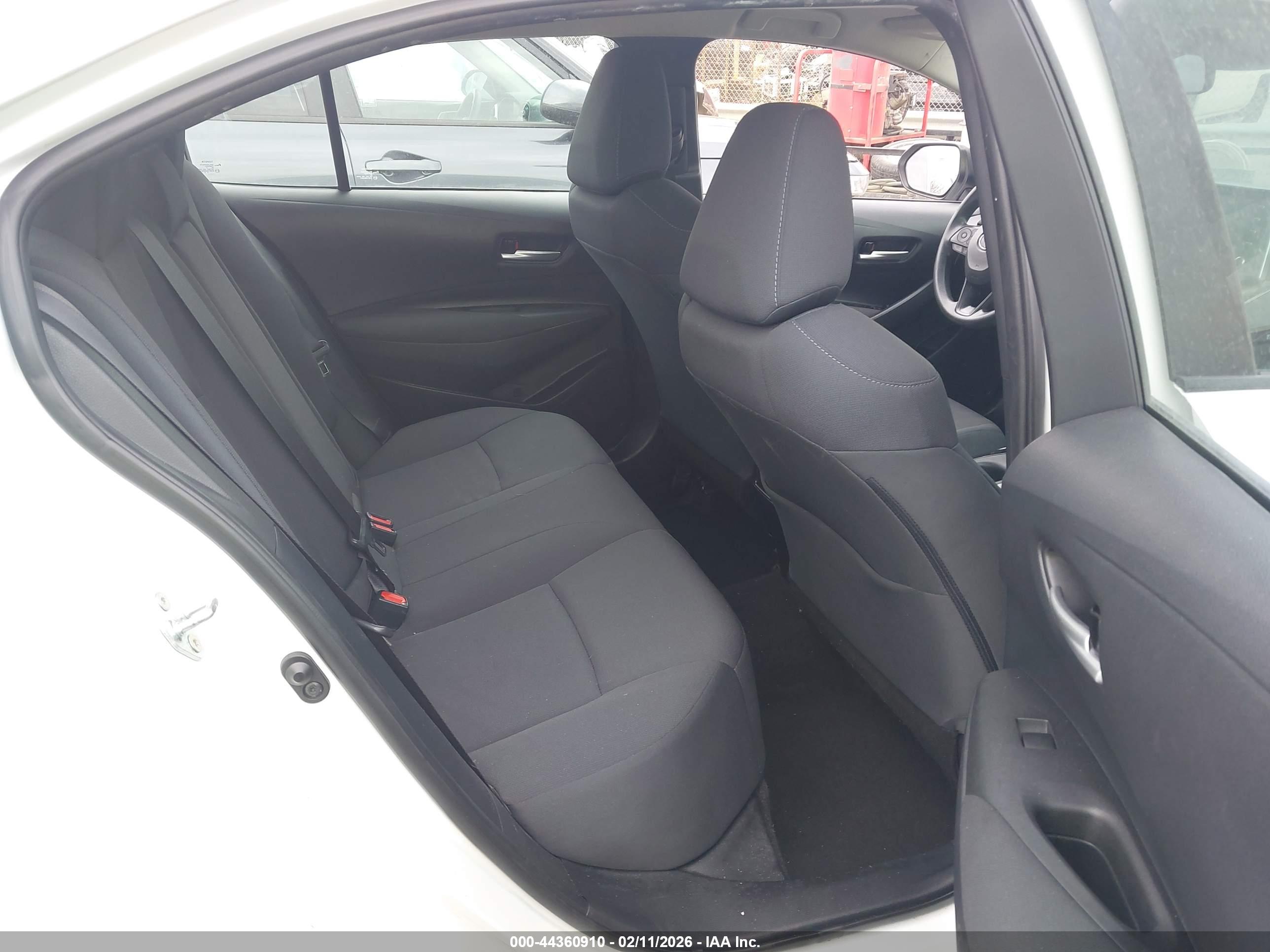TOYOTA COROLLA image 8