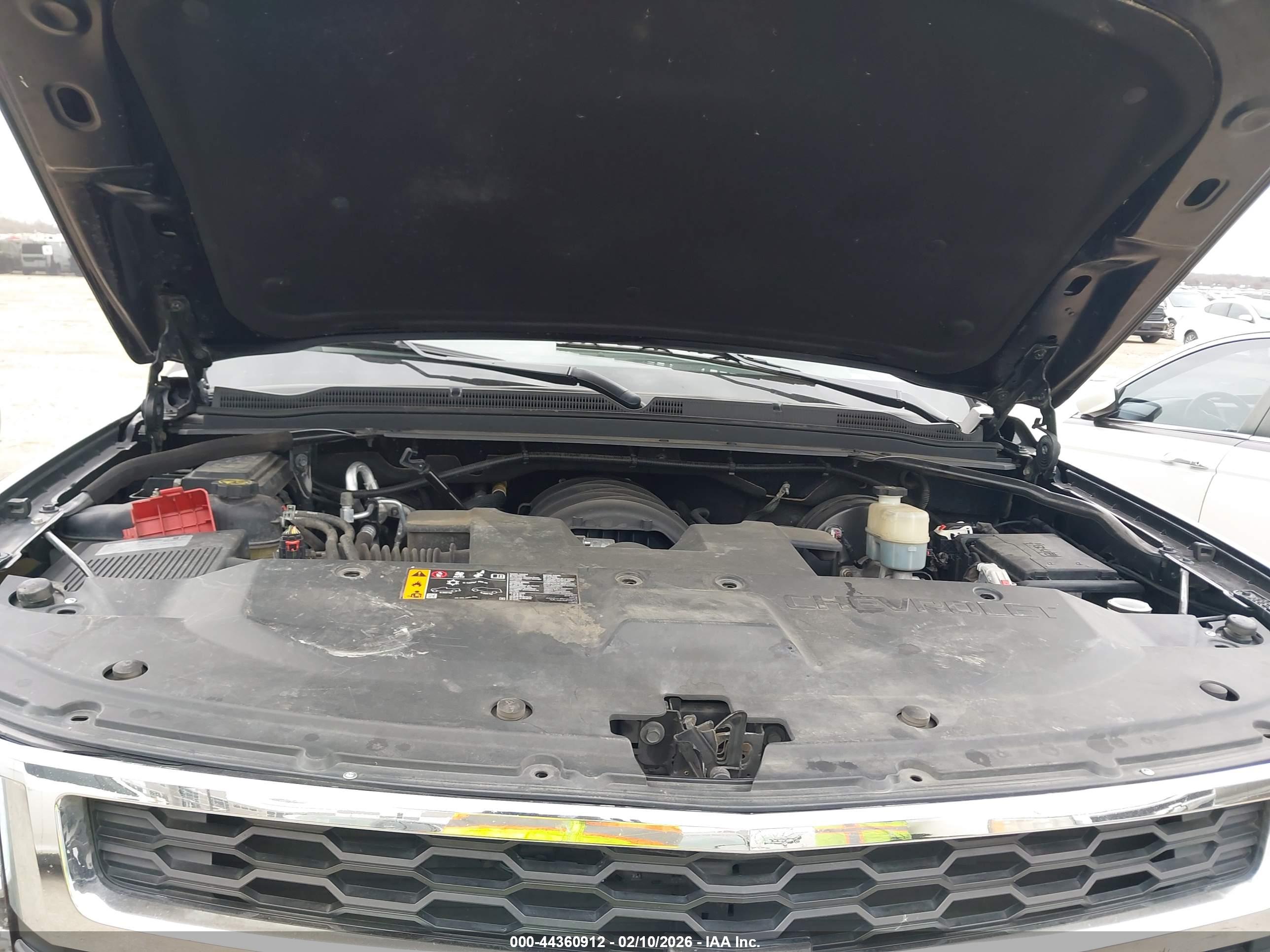 CHEVROLET SUBURBAN image 10