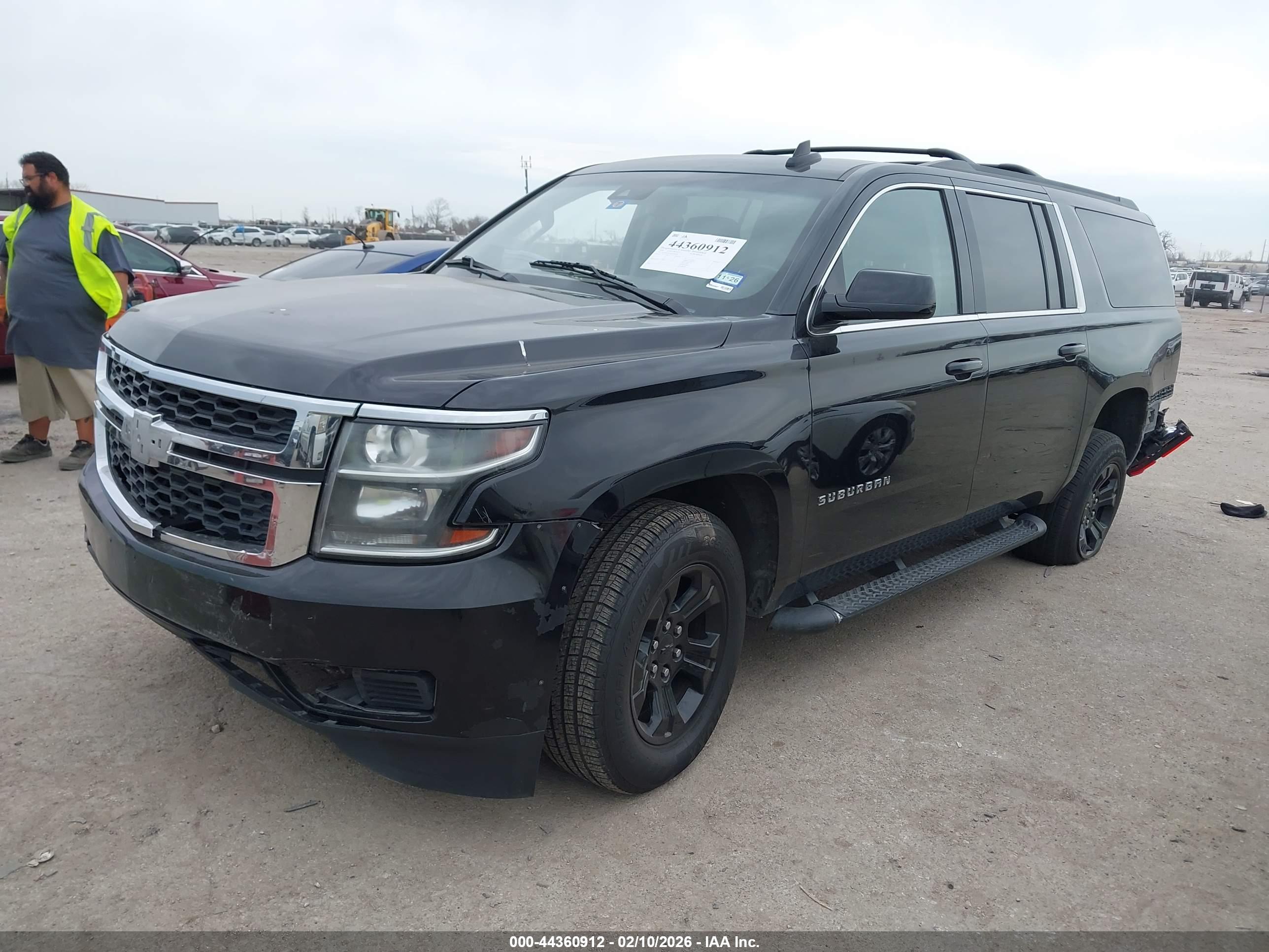 CHEVROLET SUBURBAN image 2
