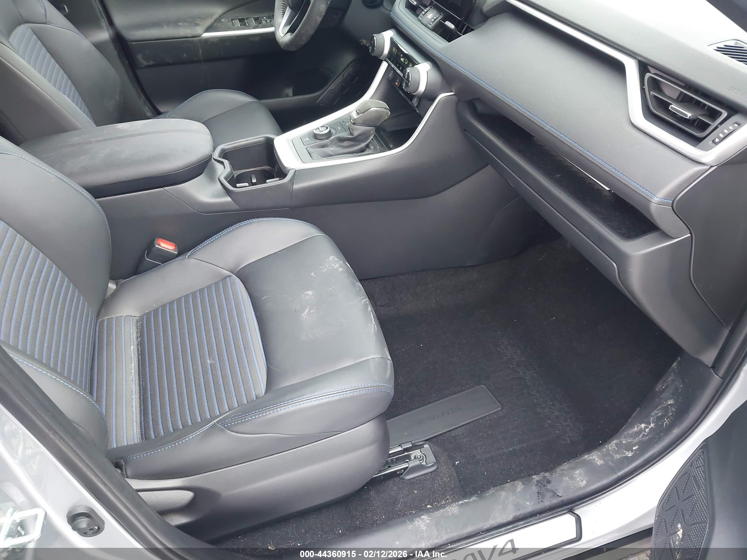 TOYOTA RAV4 image 5