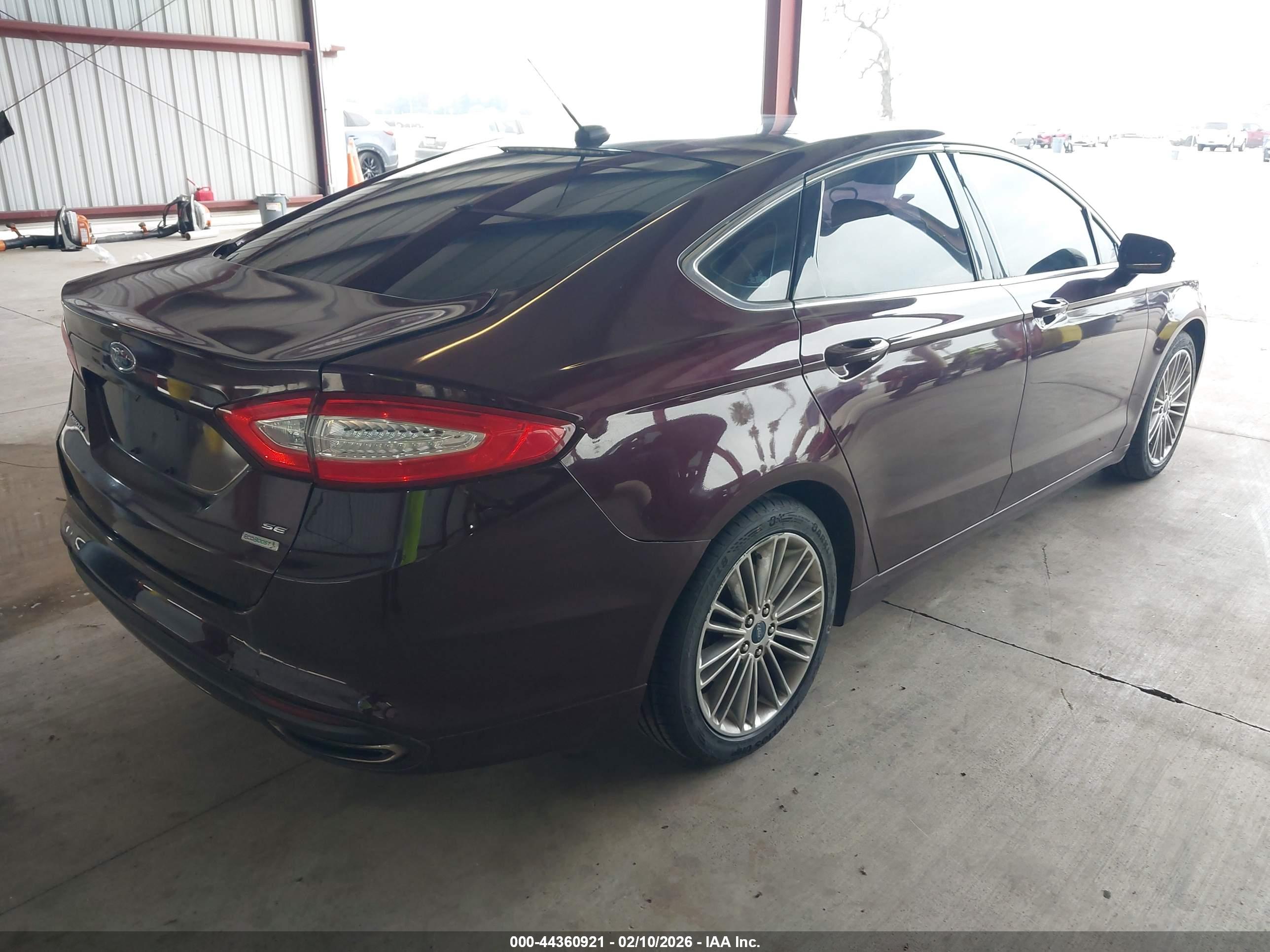 FORD FUSION image 4