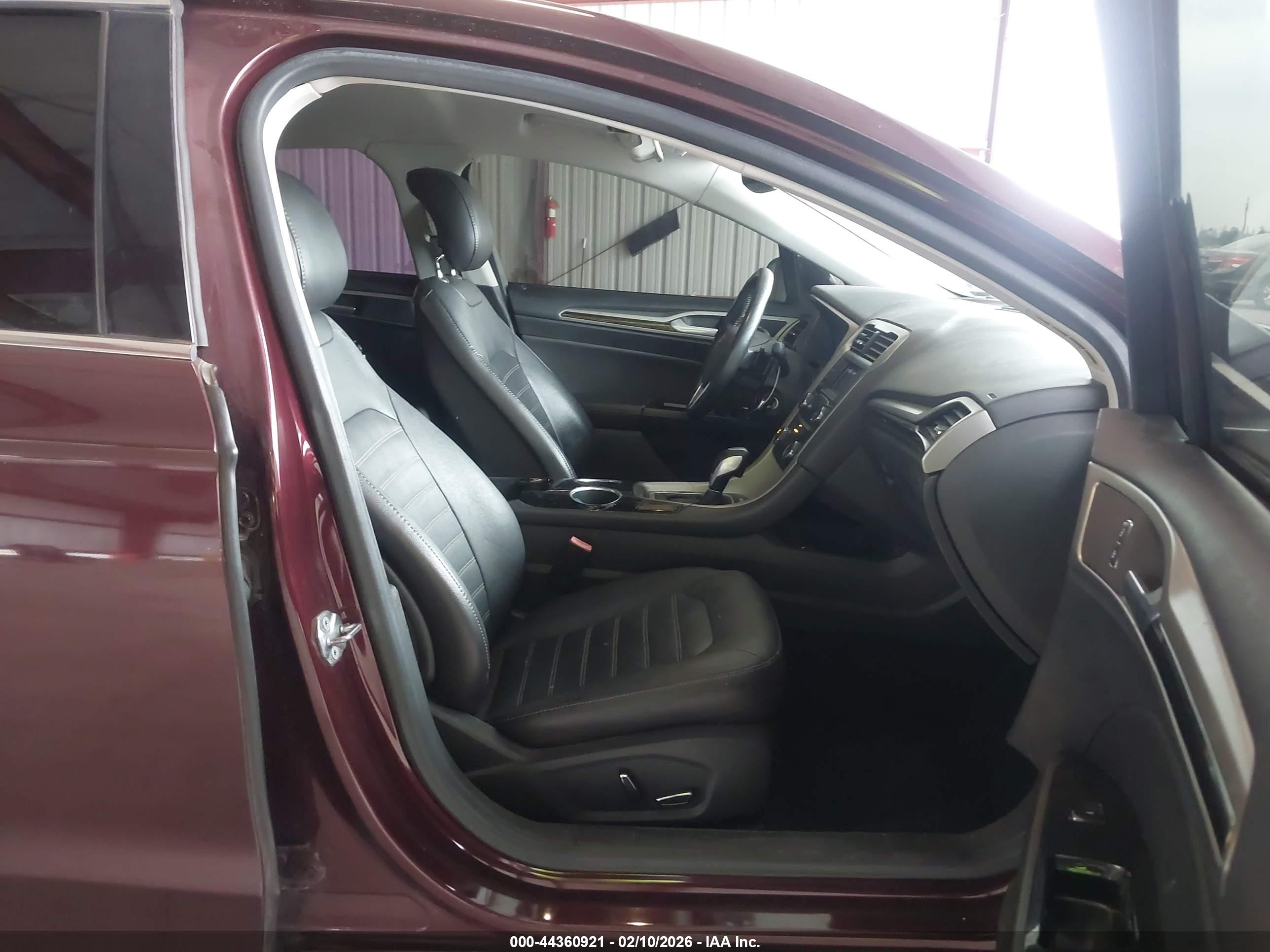 FORD FUSION image 5