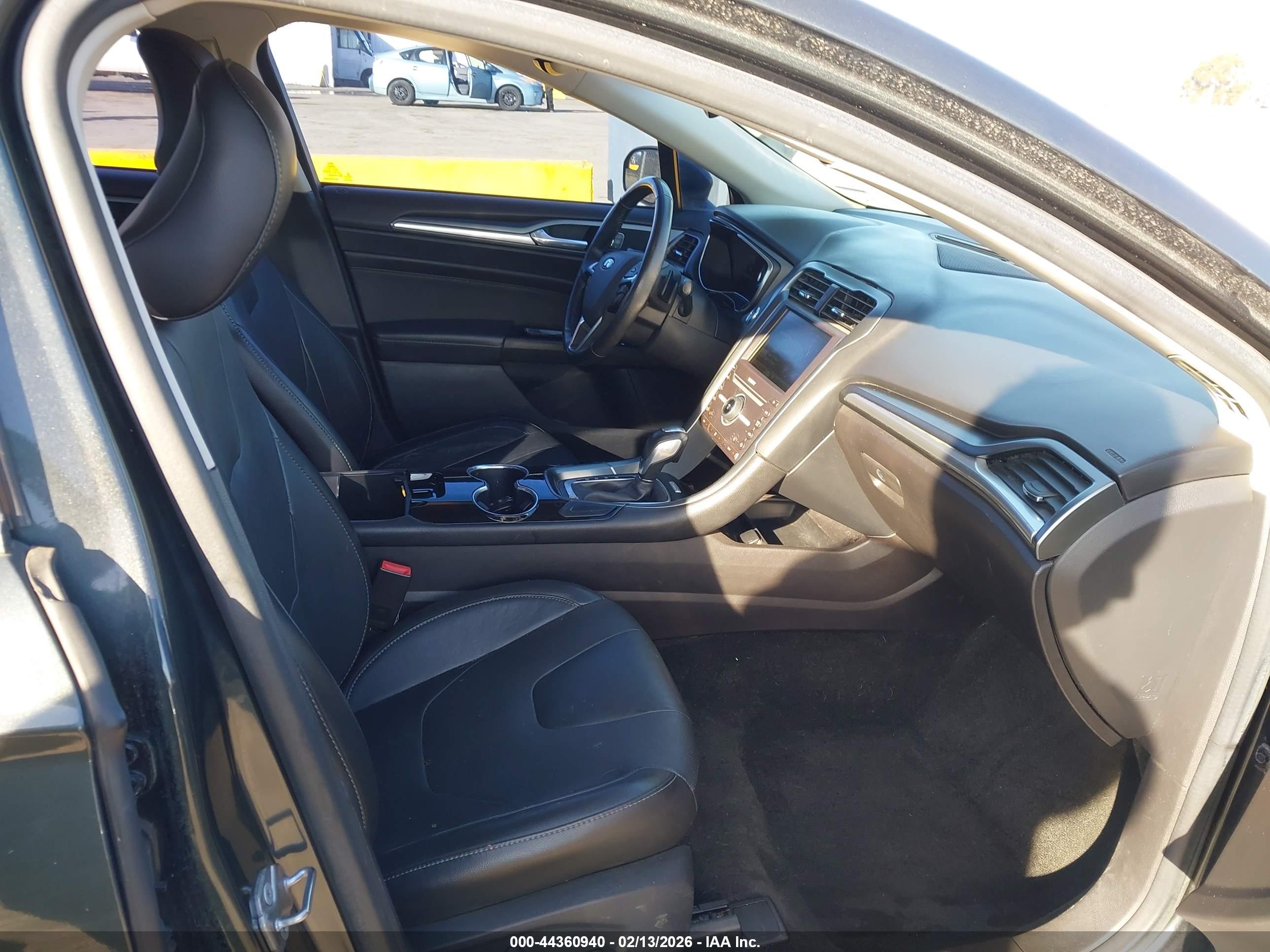 FORD FUSION image 5