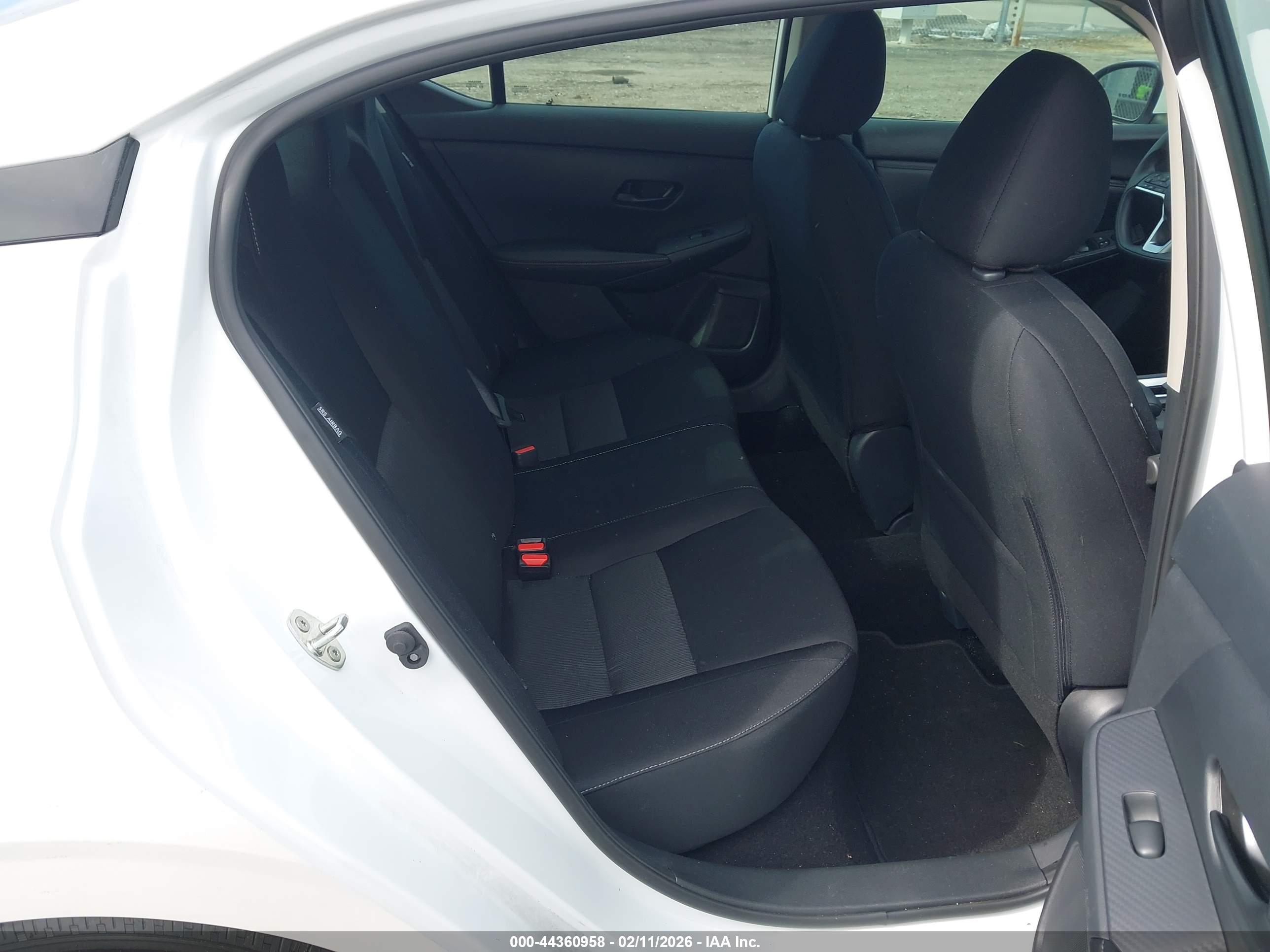 NISSAN SENTRA image 8