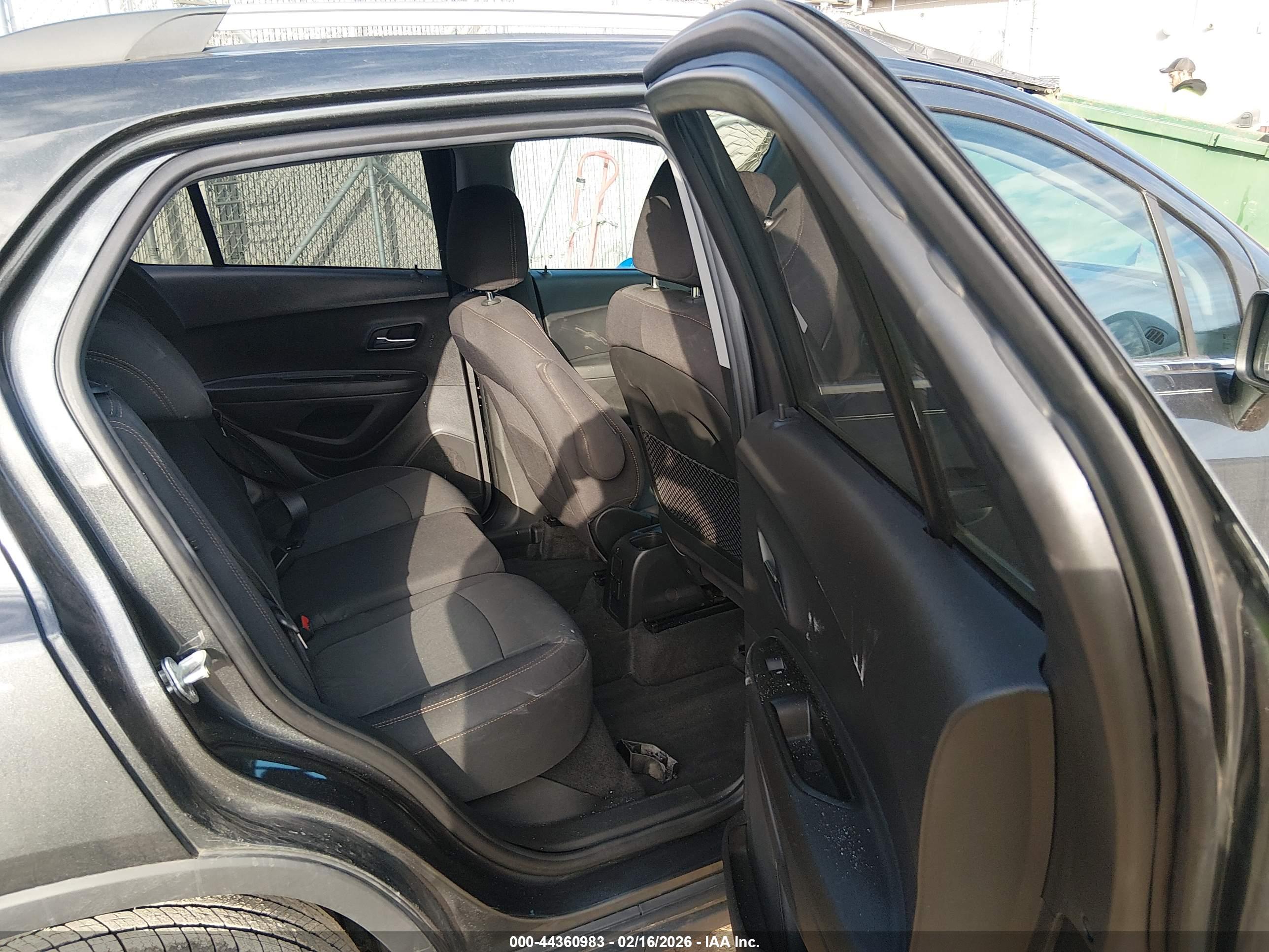 CHEVROLET TRAX image 8