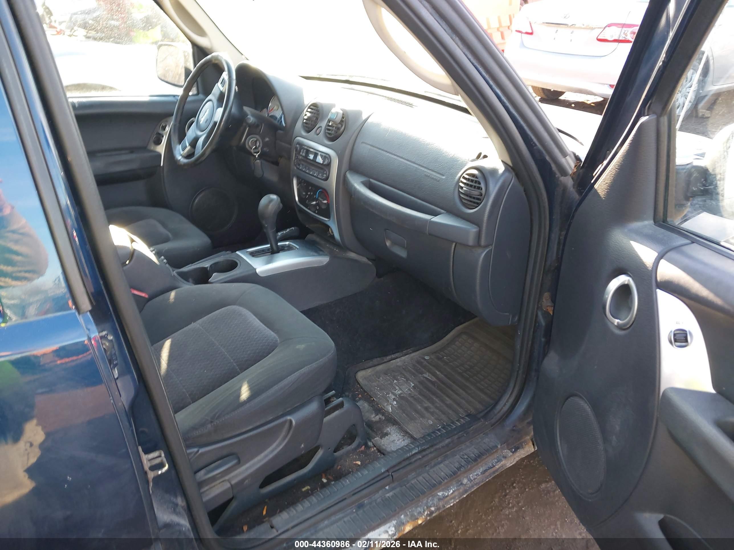 JEEP LIBERTY image 5