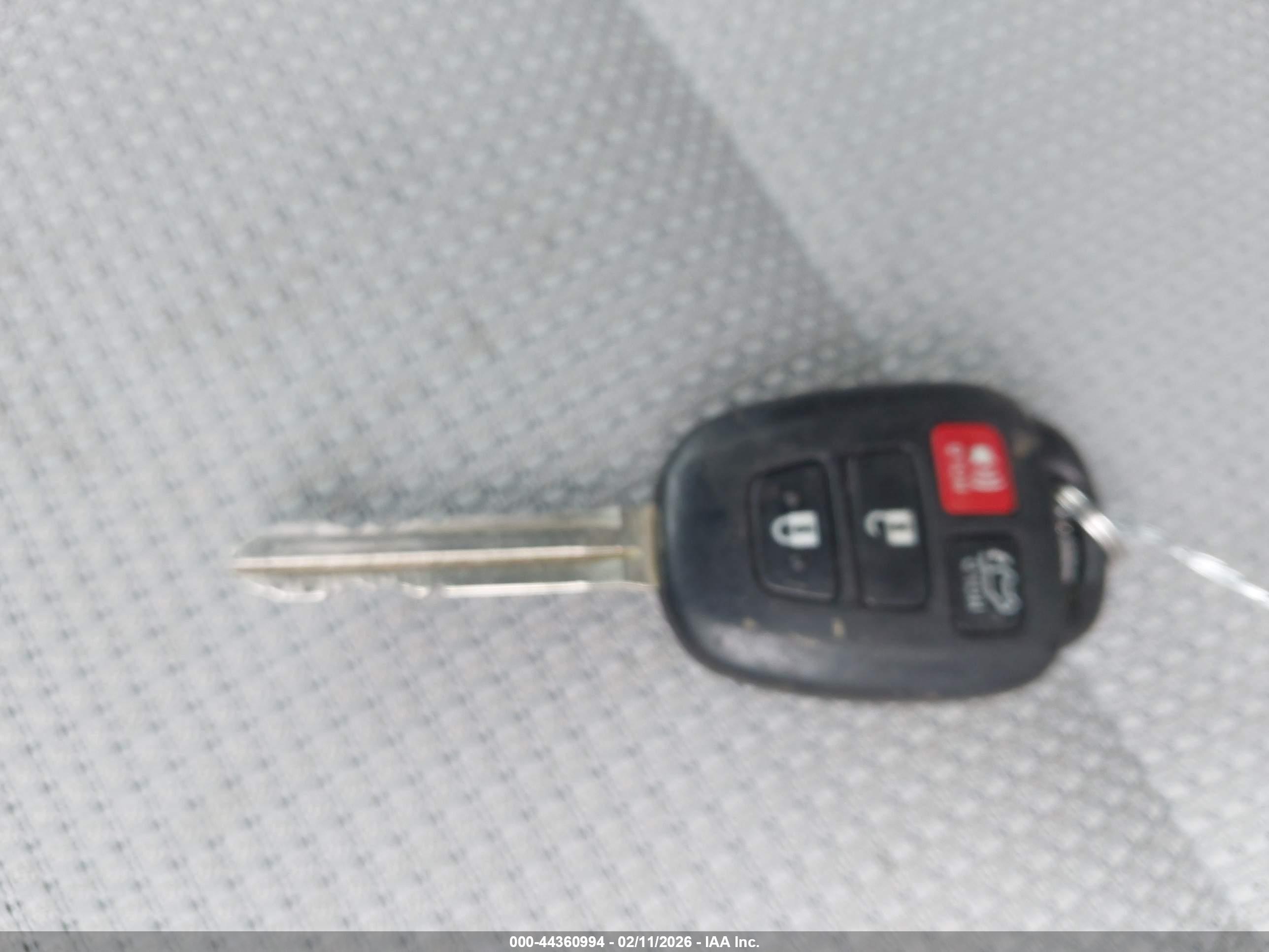 TOYOTA RAV4 image 11