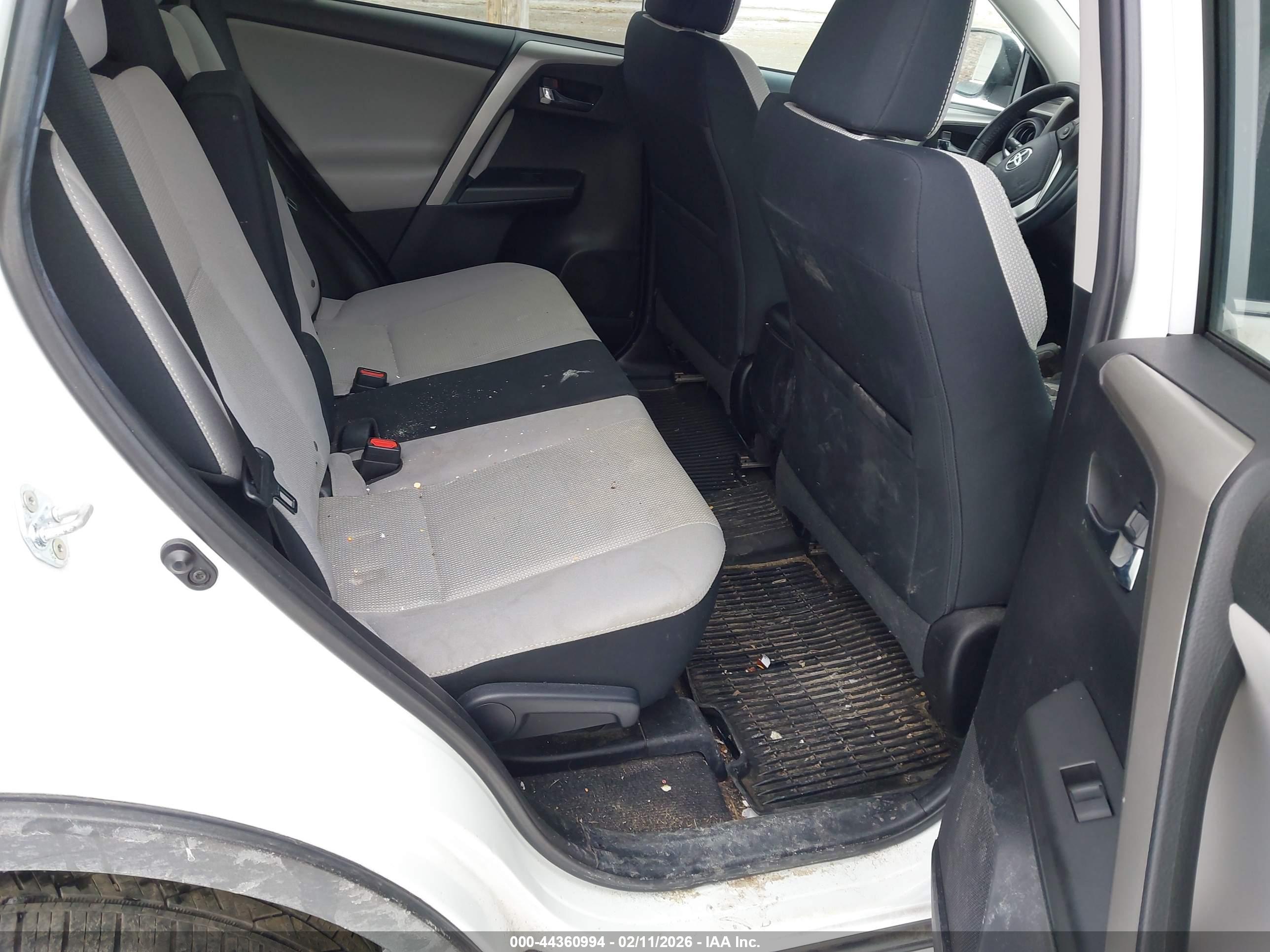 TOYOTA RAV4 image 8