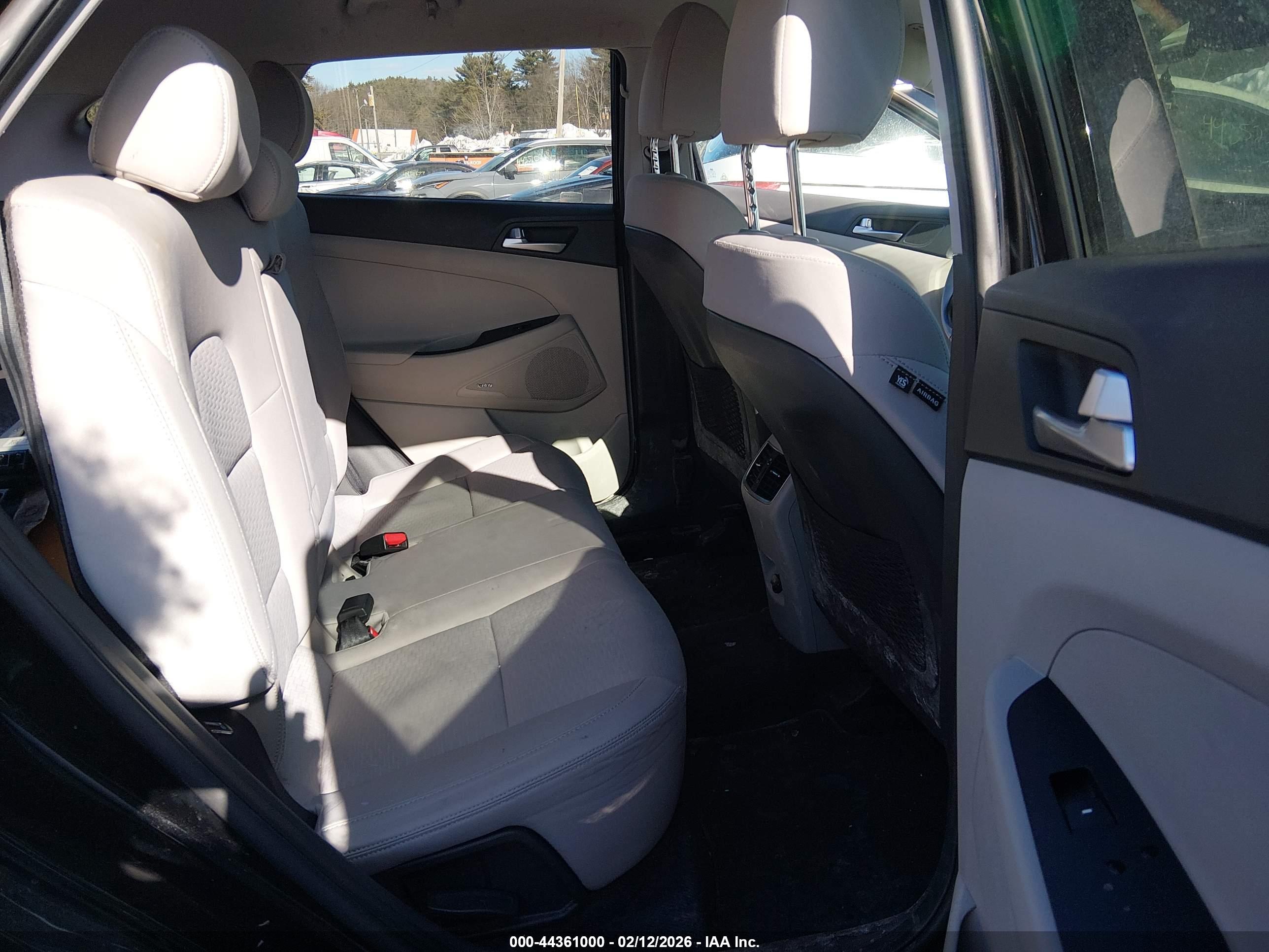 HYUNDAI TUCSON image 8