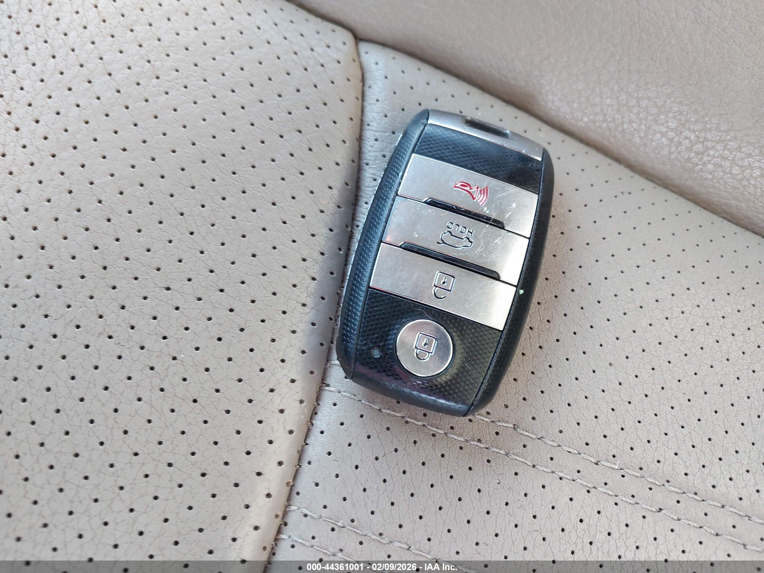 KIA SORENTO image 11