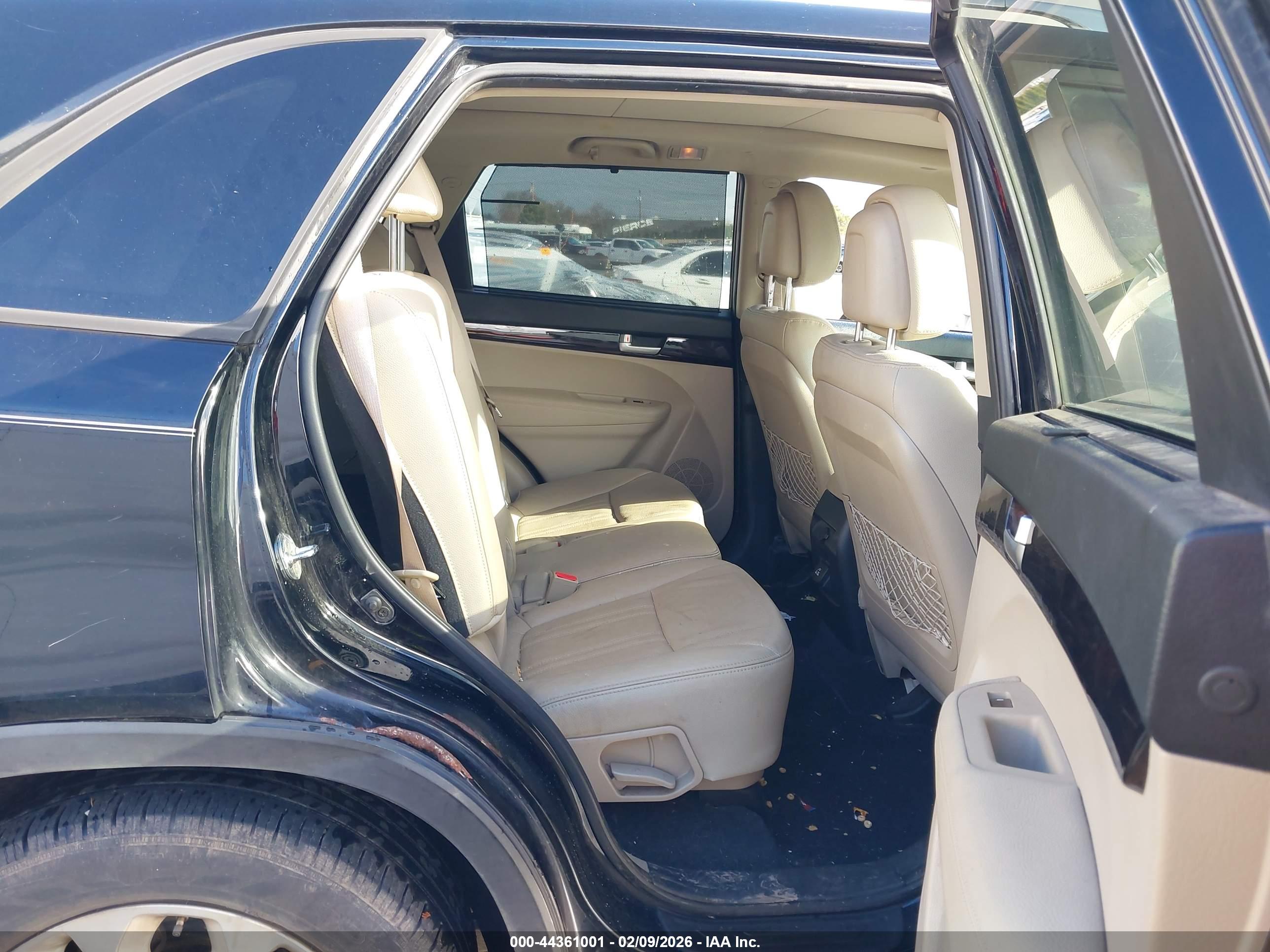 KIA SORENTO image 8