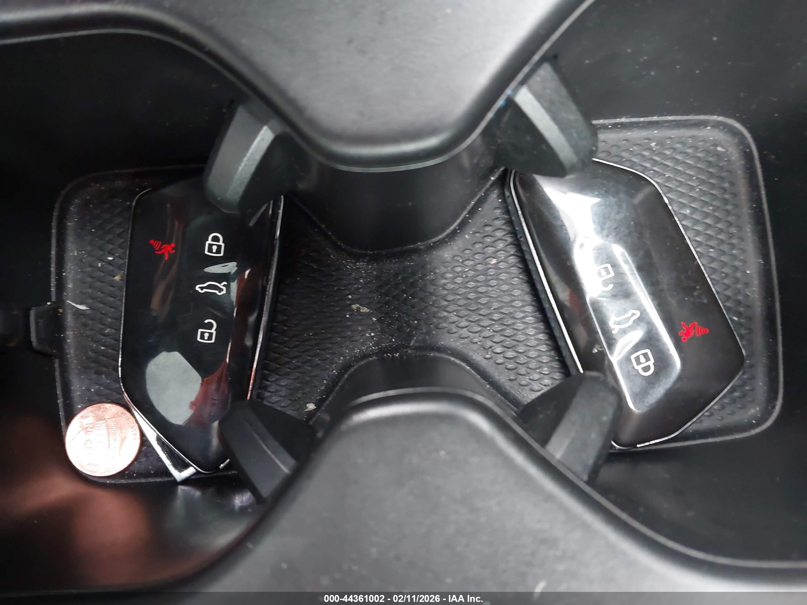 VOLKSWAGEN ID.4 image 11