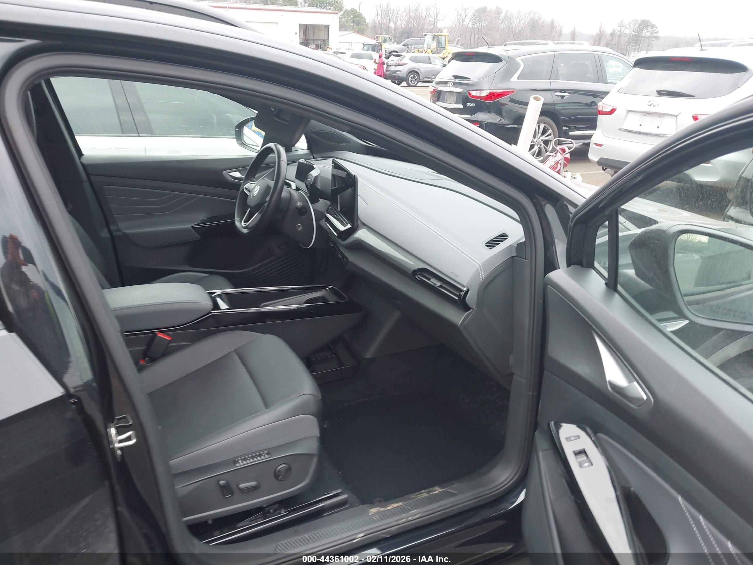 VOLKSWAGEN ID.4 image 5