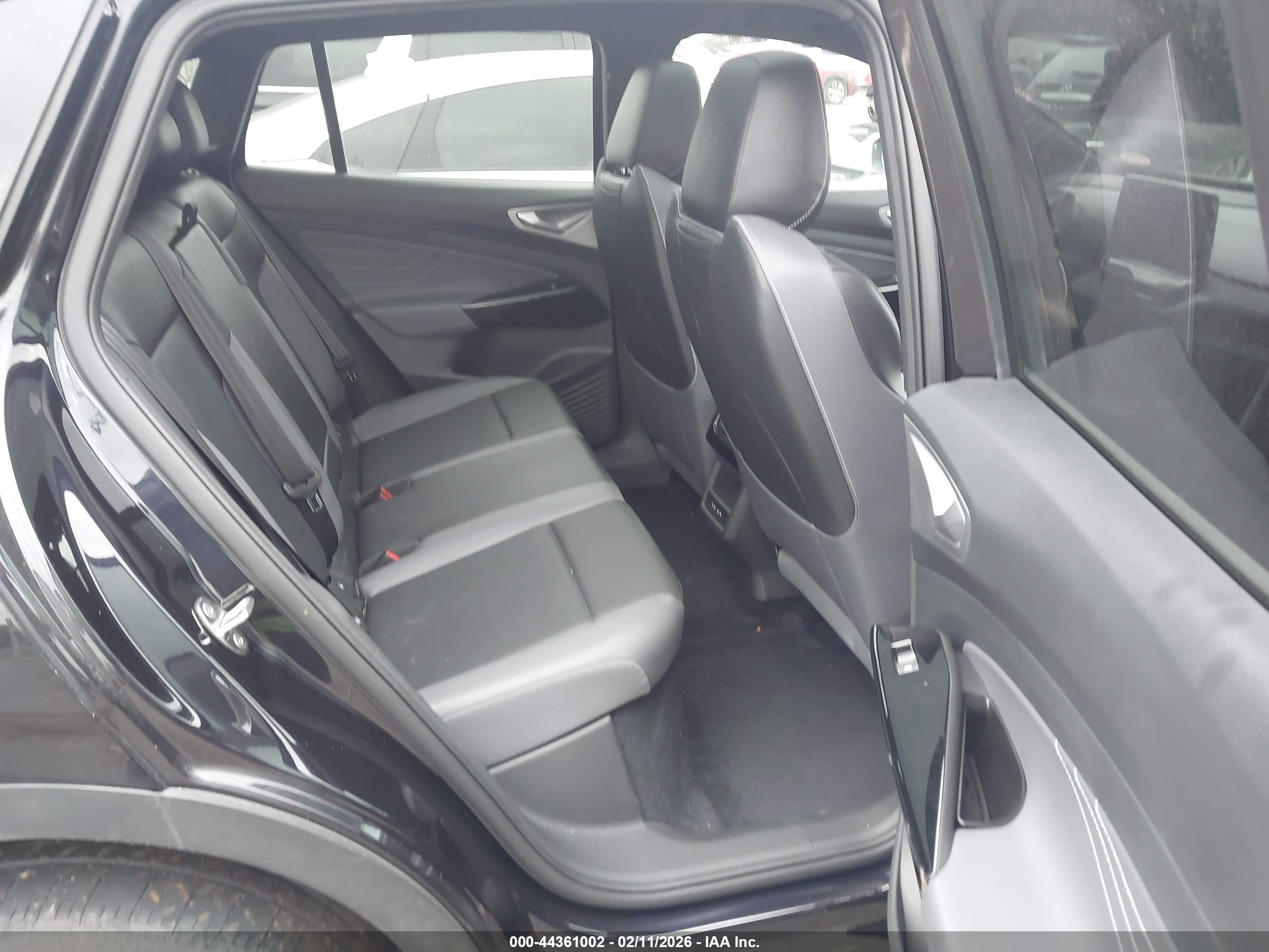 VOLKSWAGEN ID.4 image 8
