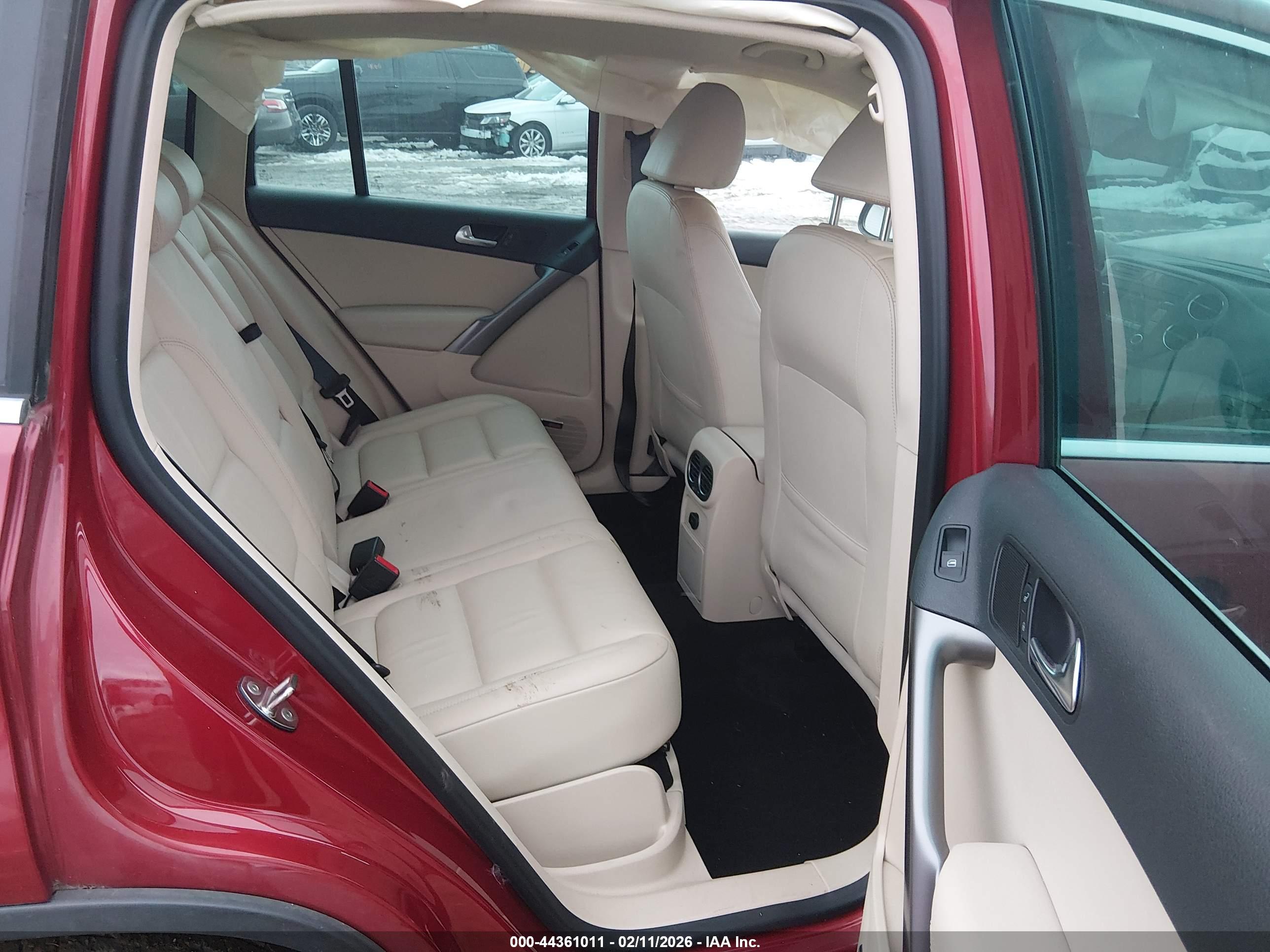VOLKSWAGEN TIGUAN image 8
