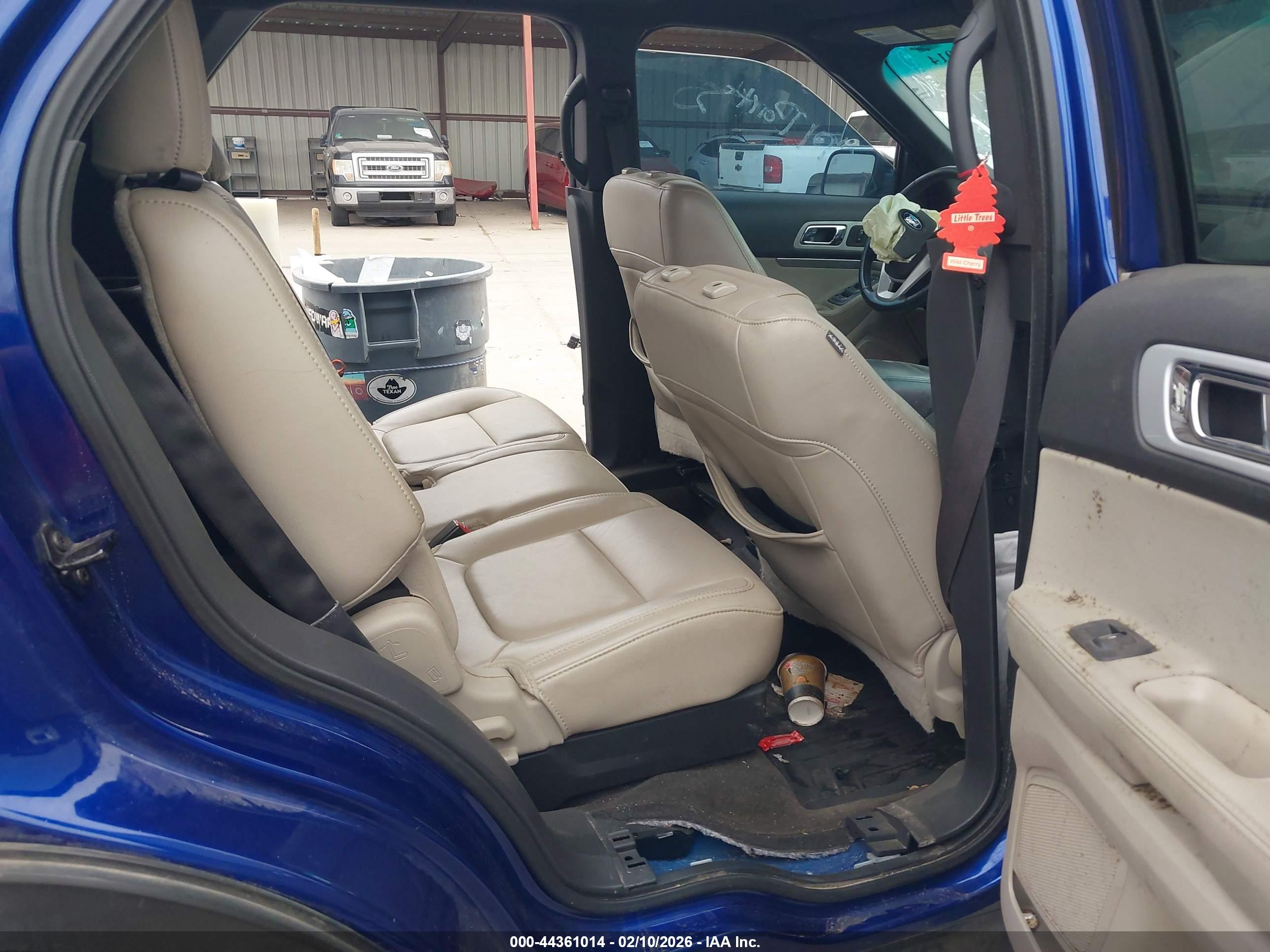 FORD EXPLORER image 8
