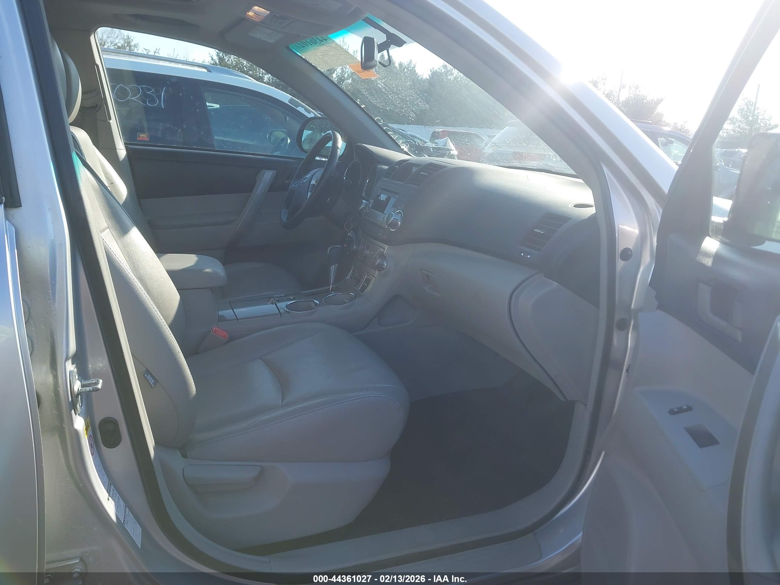 TOYOTA HIGHLANDER image 5