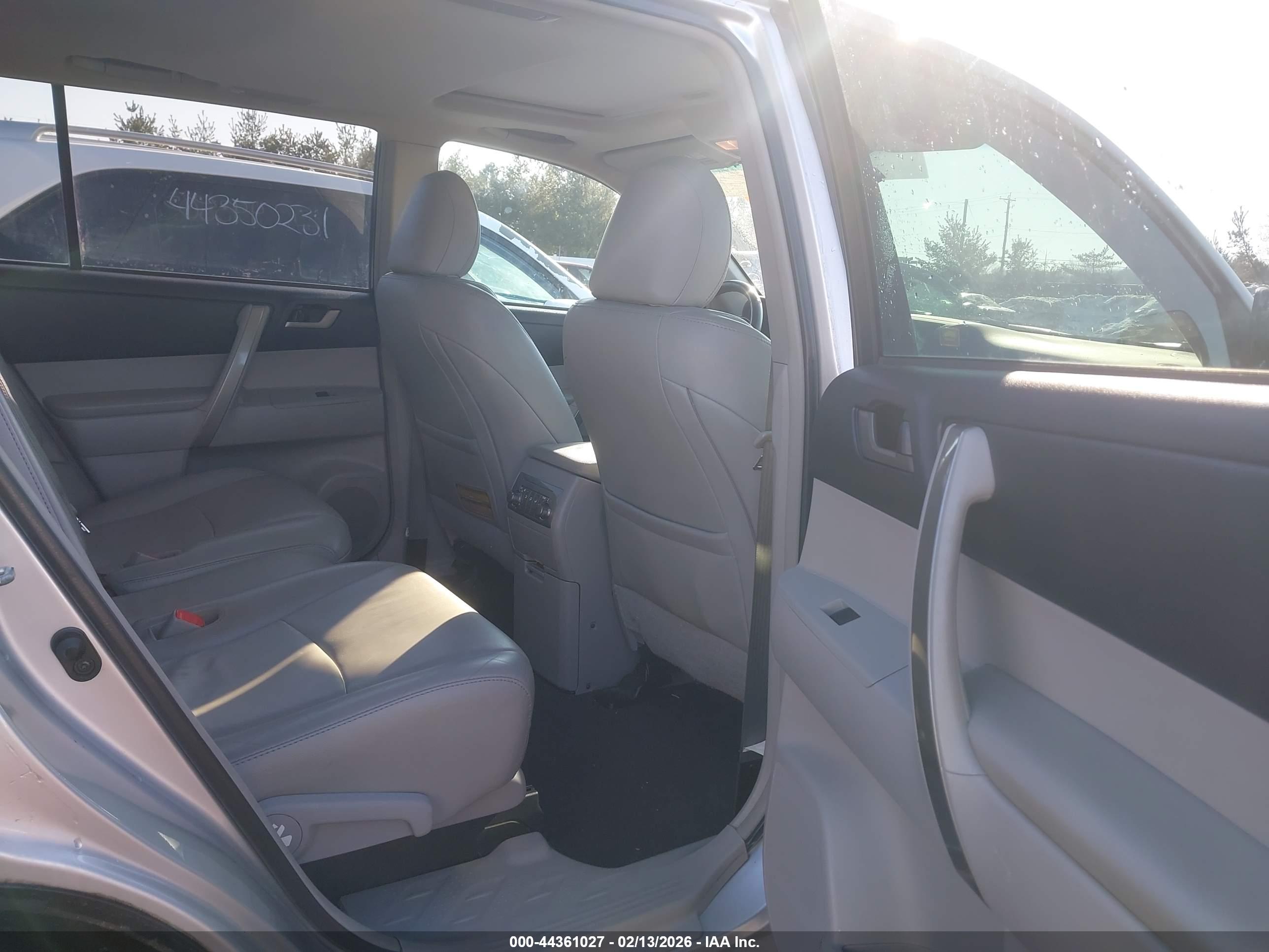 TOYOTA HIGHLANDER image 8