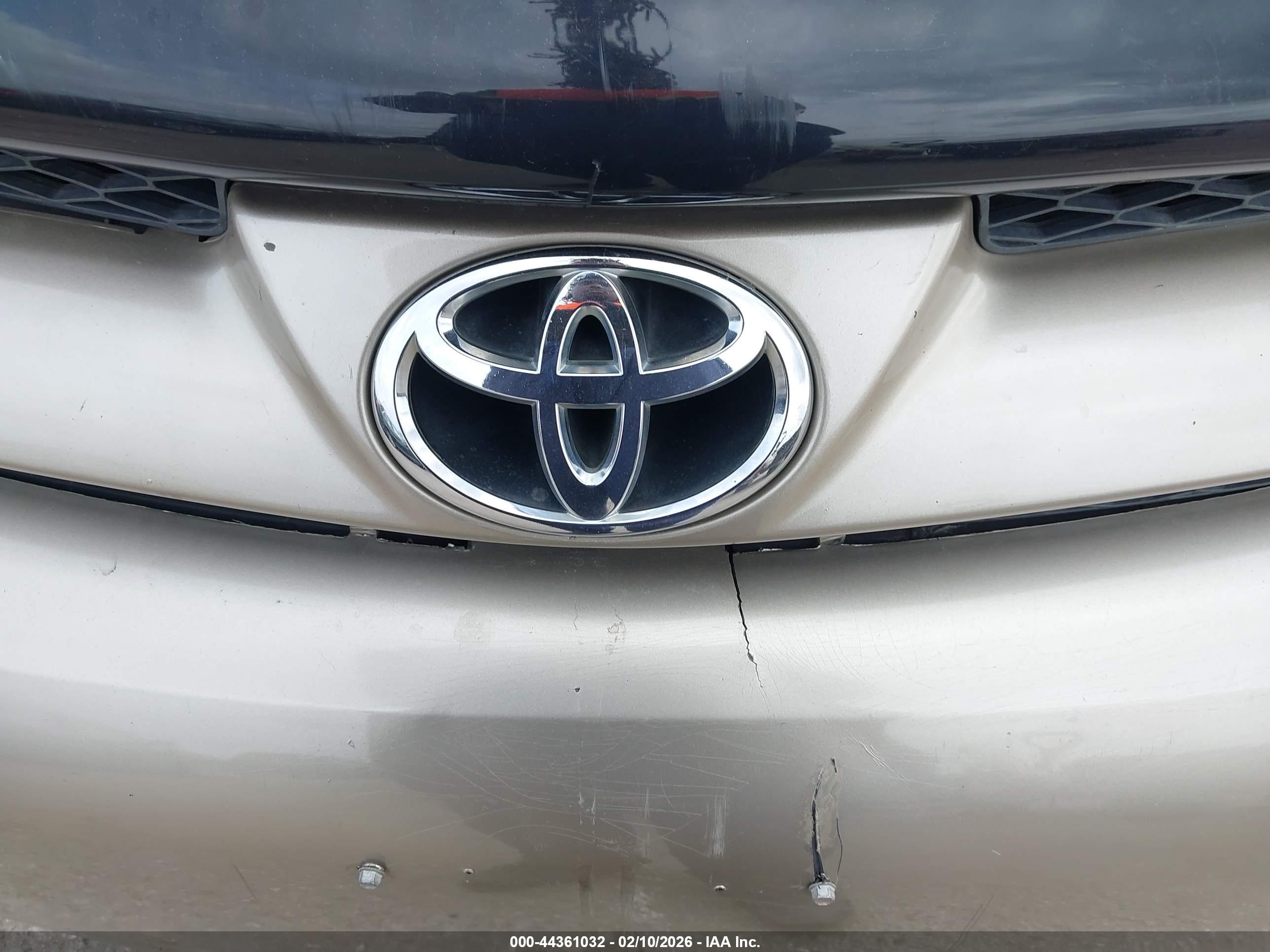 TOYOTA SIENNA image 6