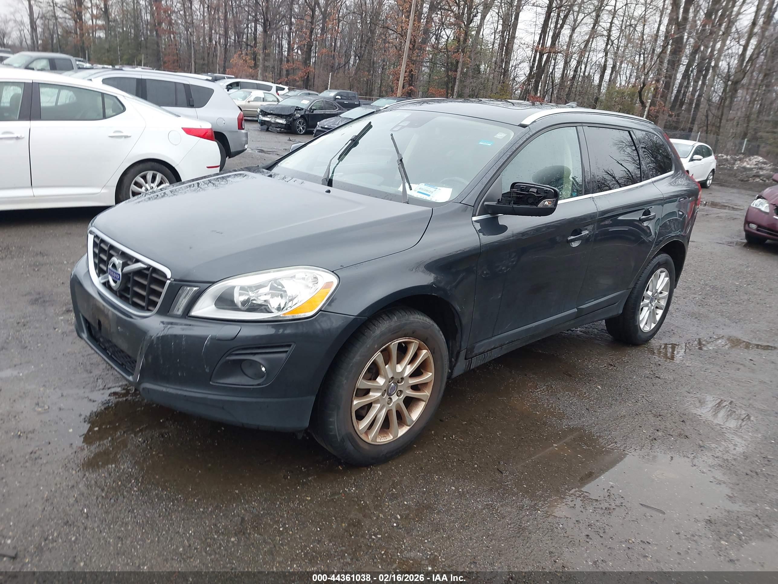 VOLVO XC60 image 2