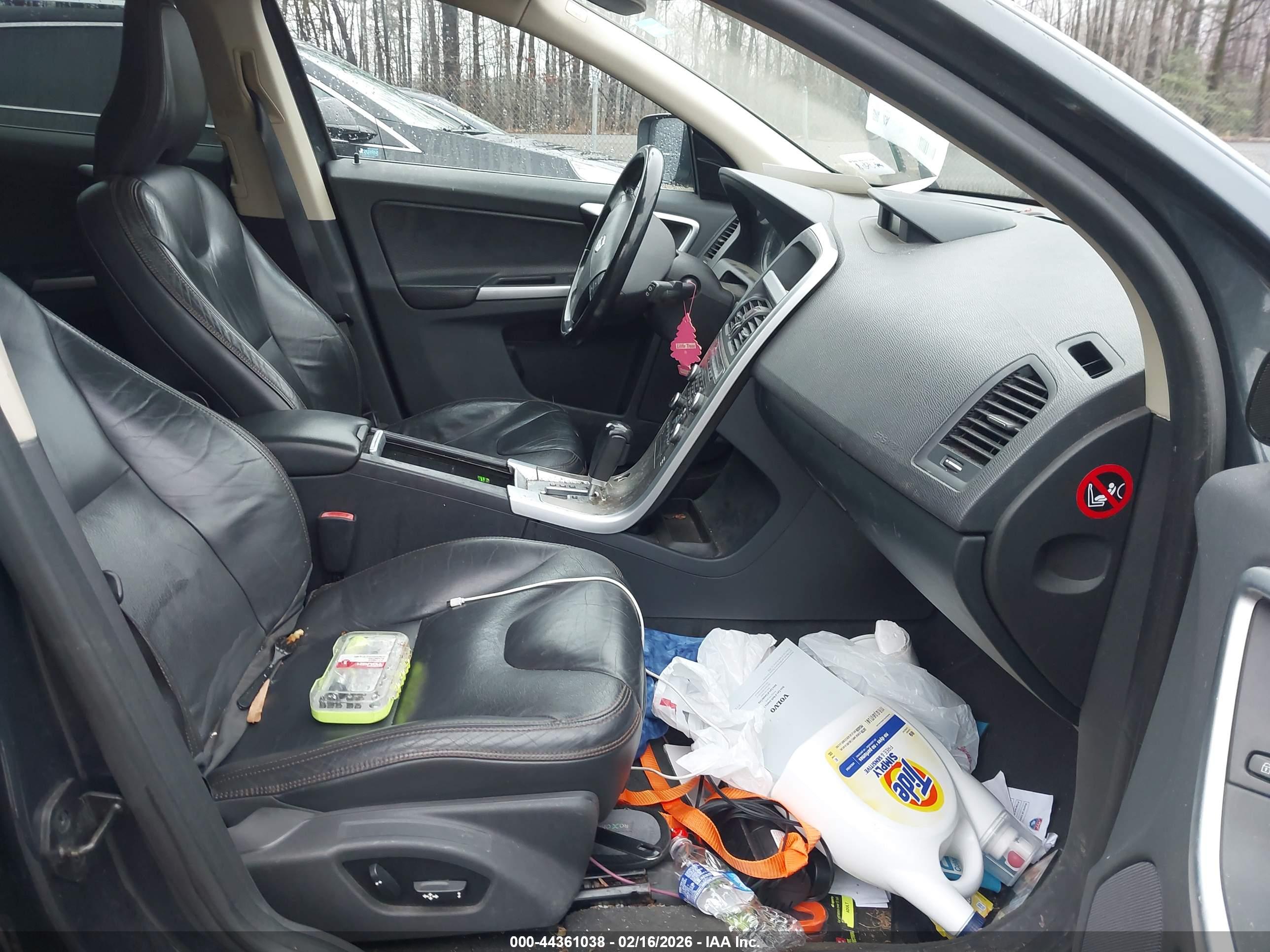 VOLVO XC60 image 5