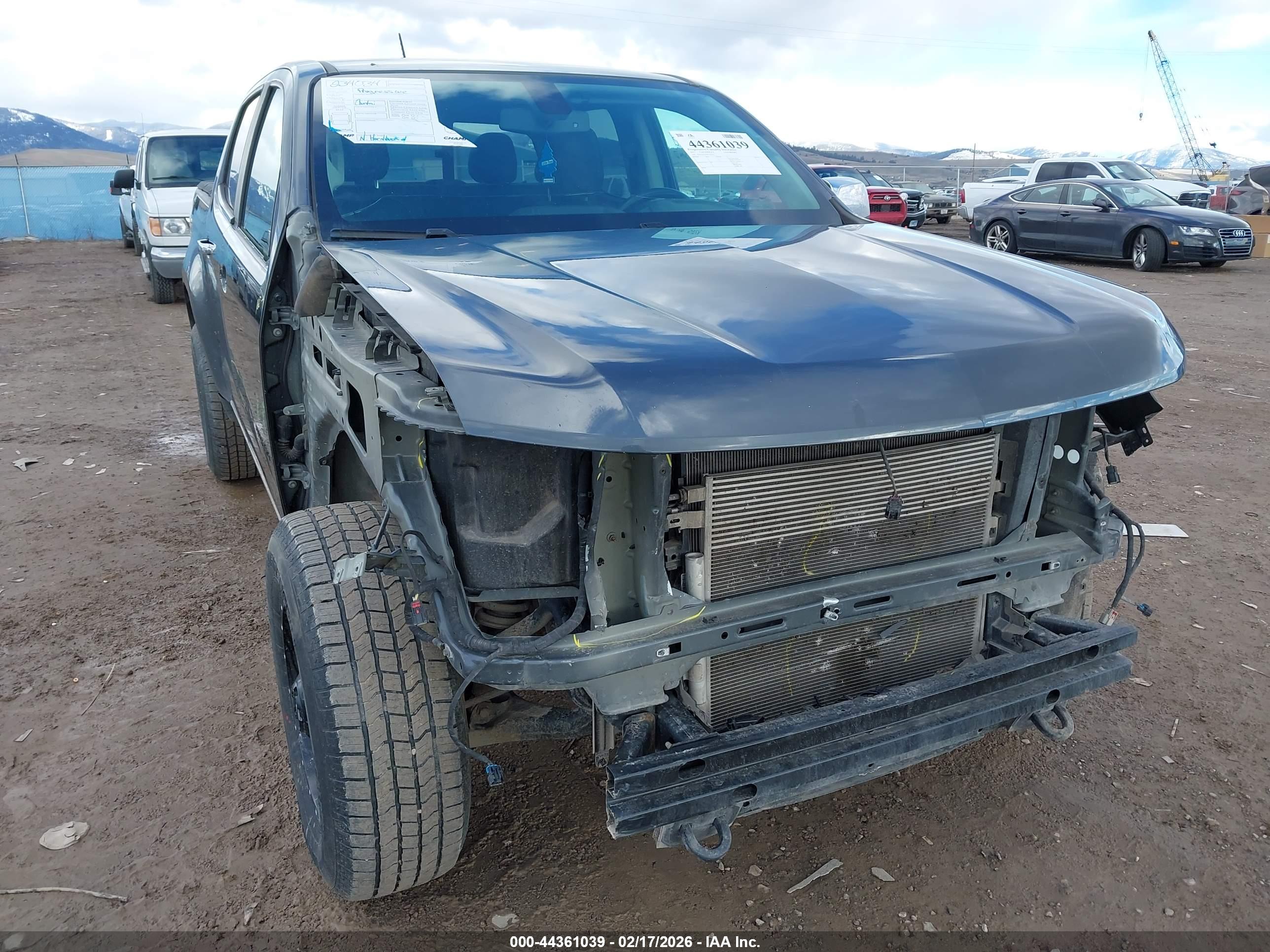 CHEVROLET COLORADO image 6