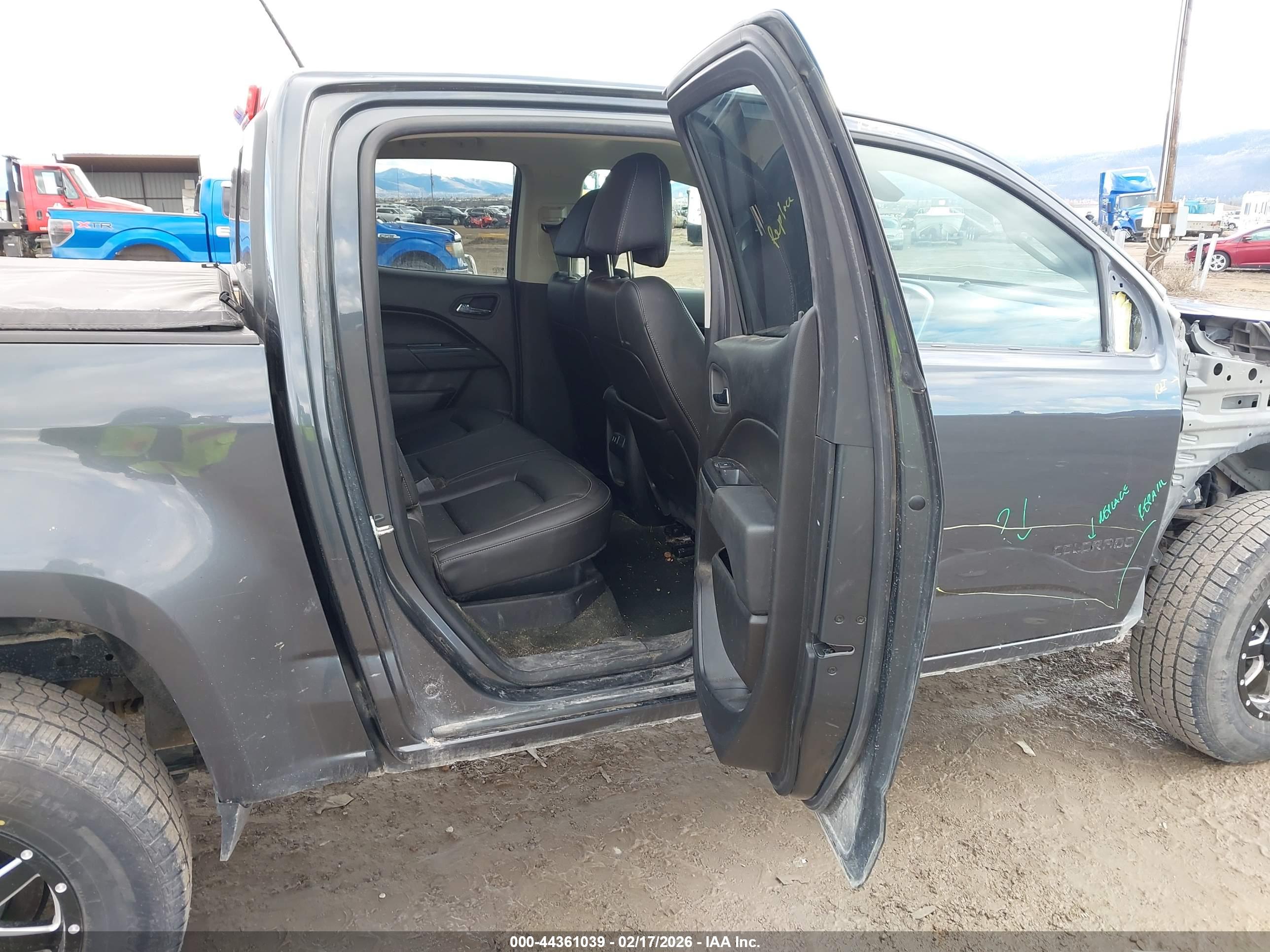 CHEVROLET COLORADO image 8