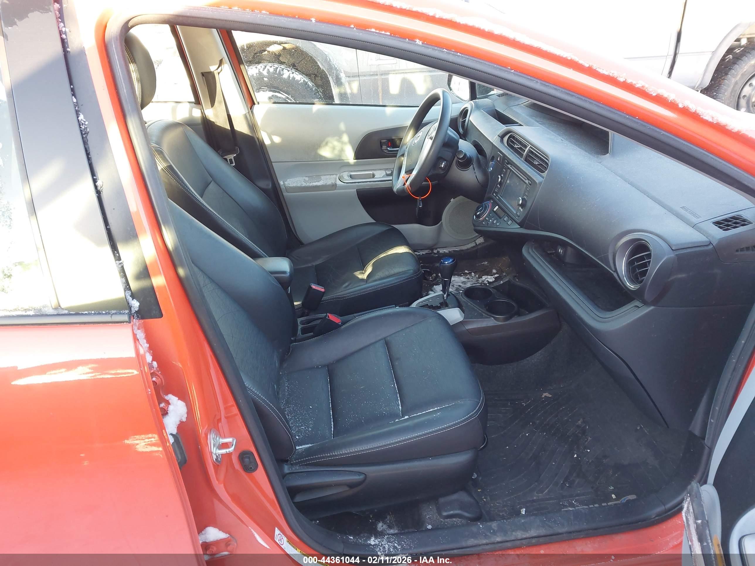 TOYOTA PRIUS image 5