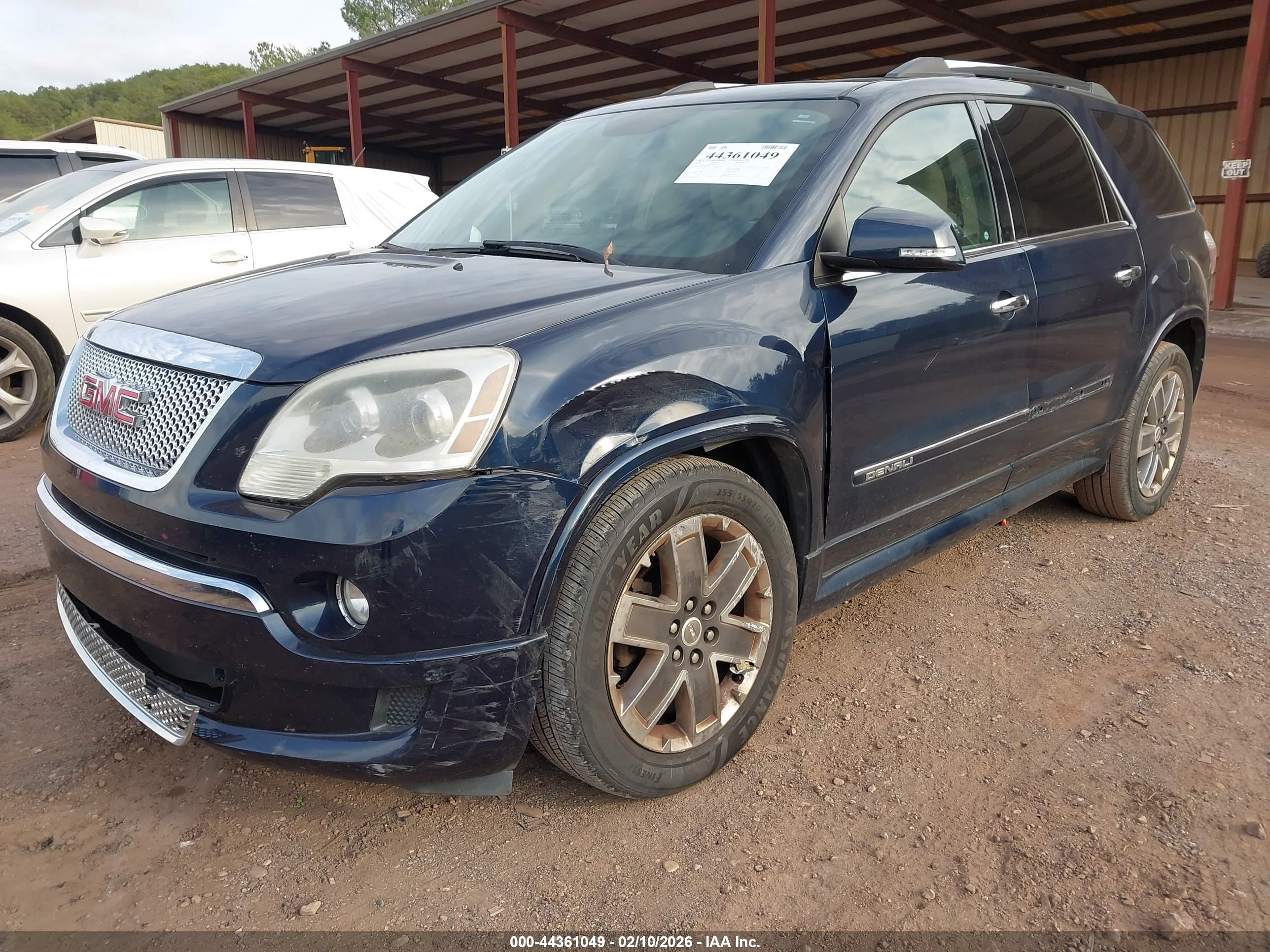 GMC ACADIA image 2