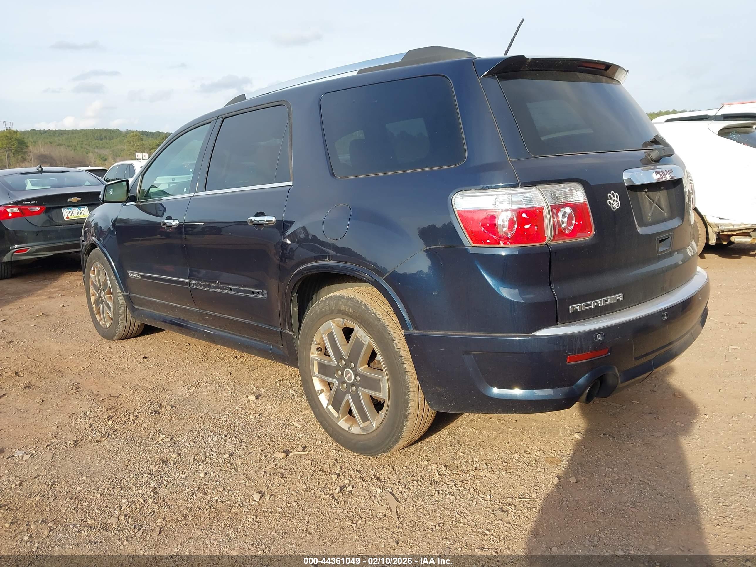 GMC ACADIA image 3