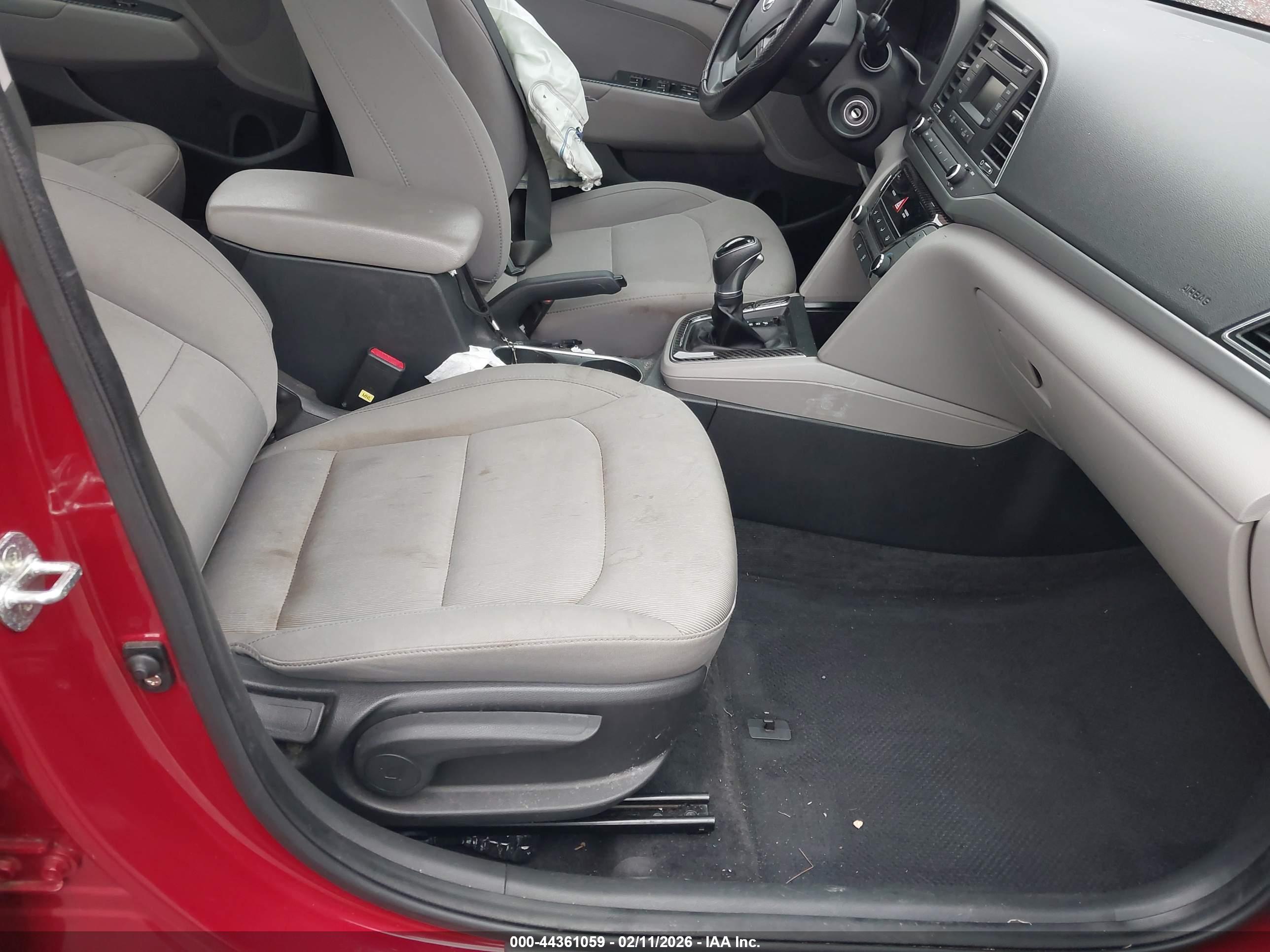HYUNDAI ELANTRA image 5