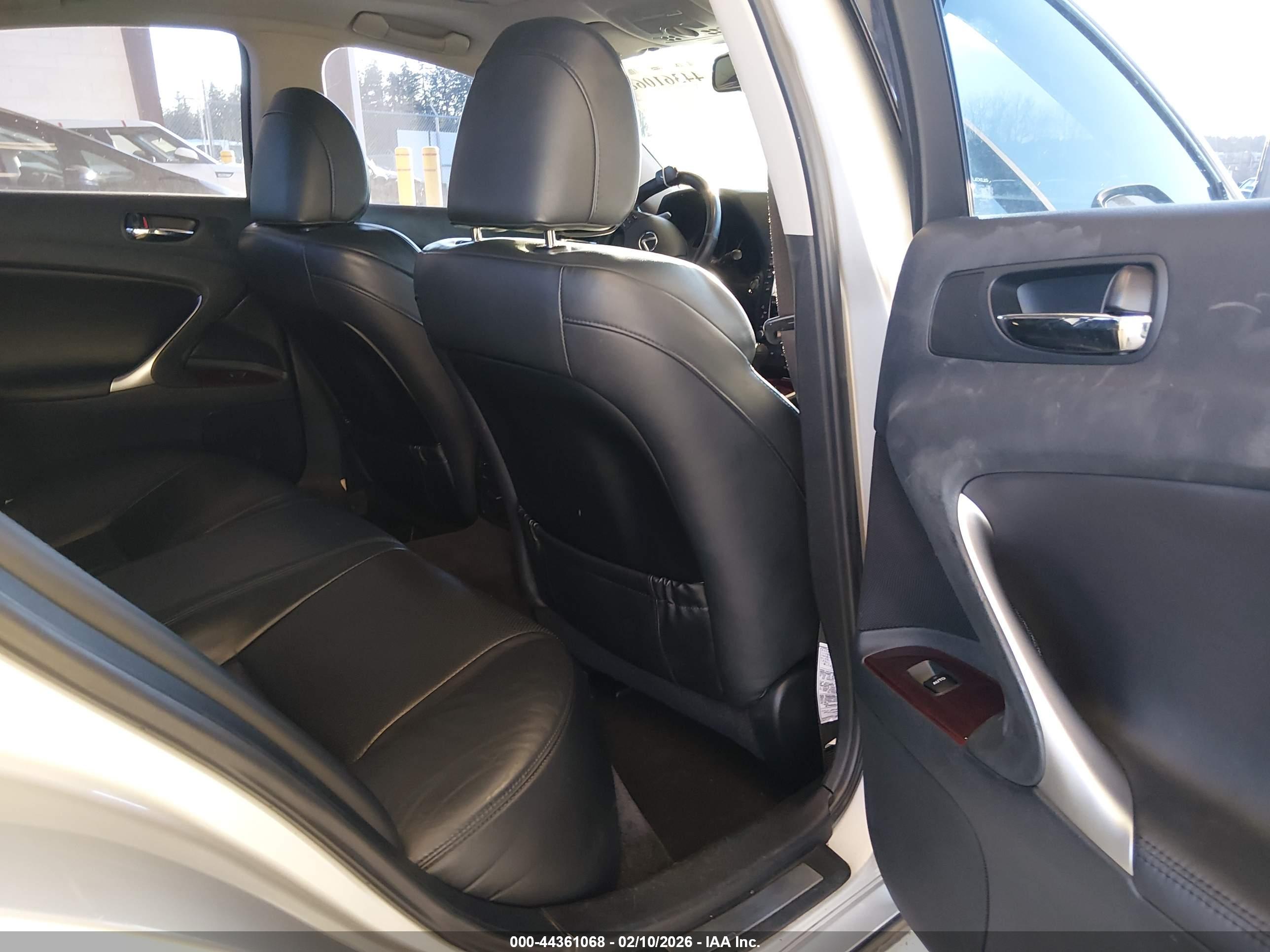 LEXUS IS image 8