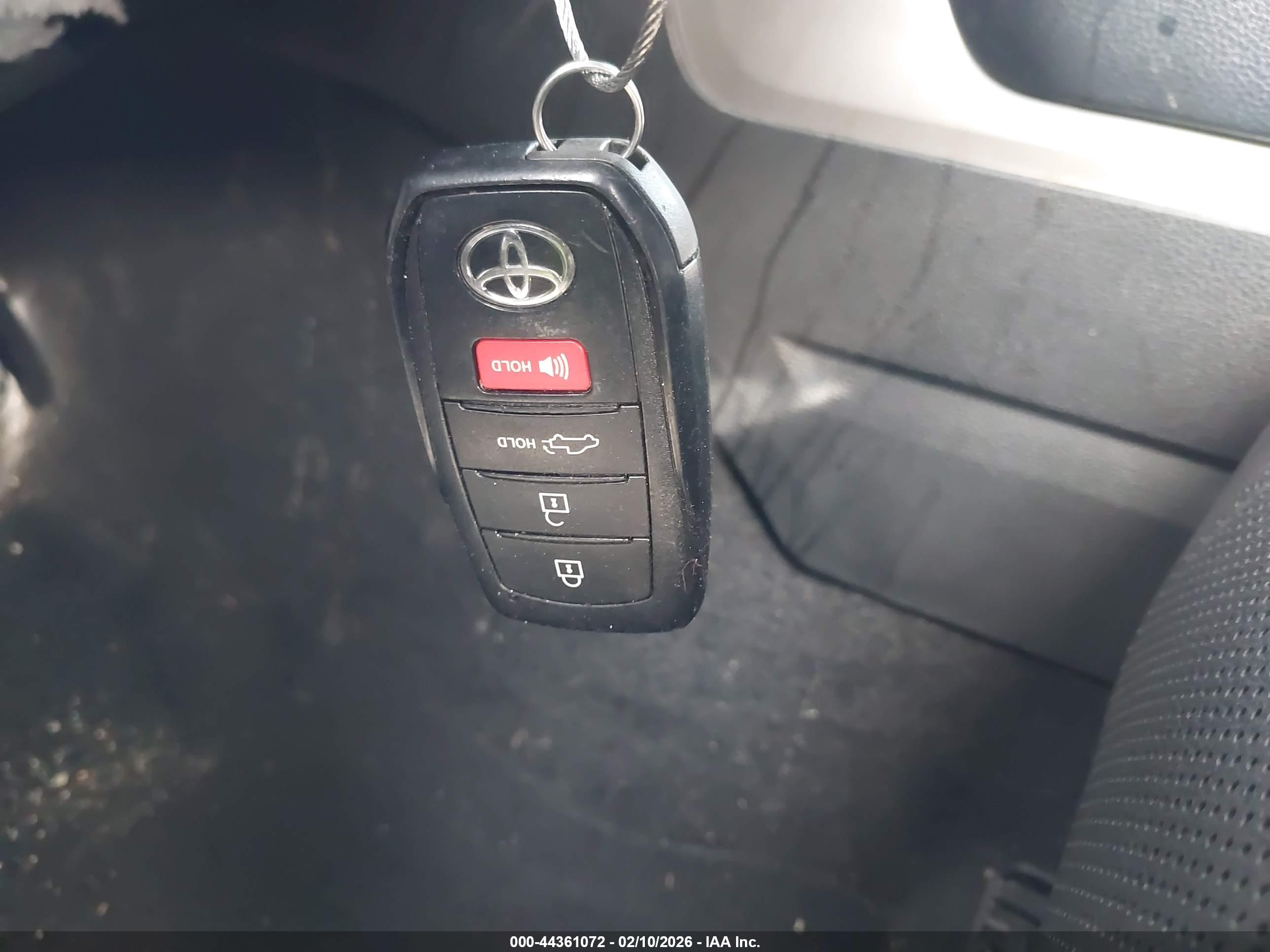 TOYOTA TUNDRA image 11