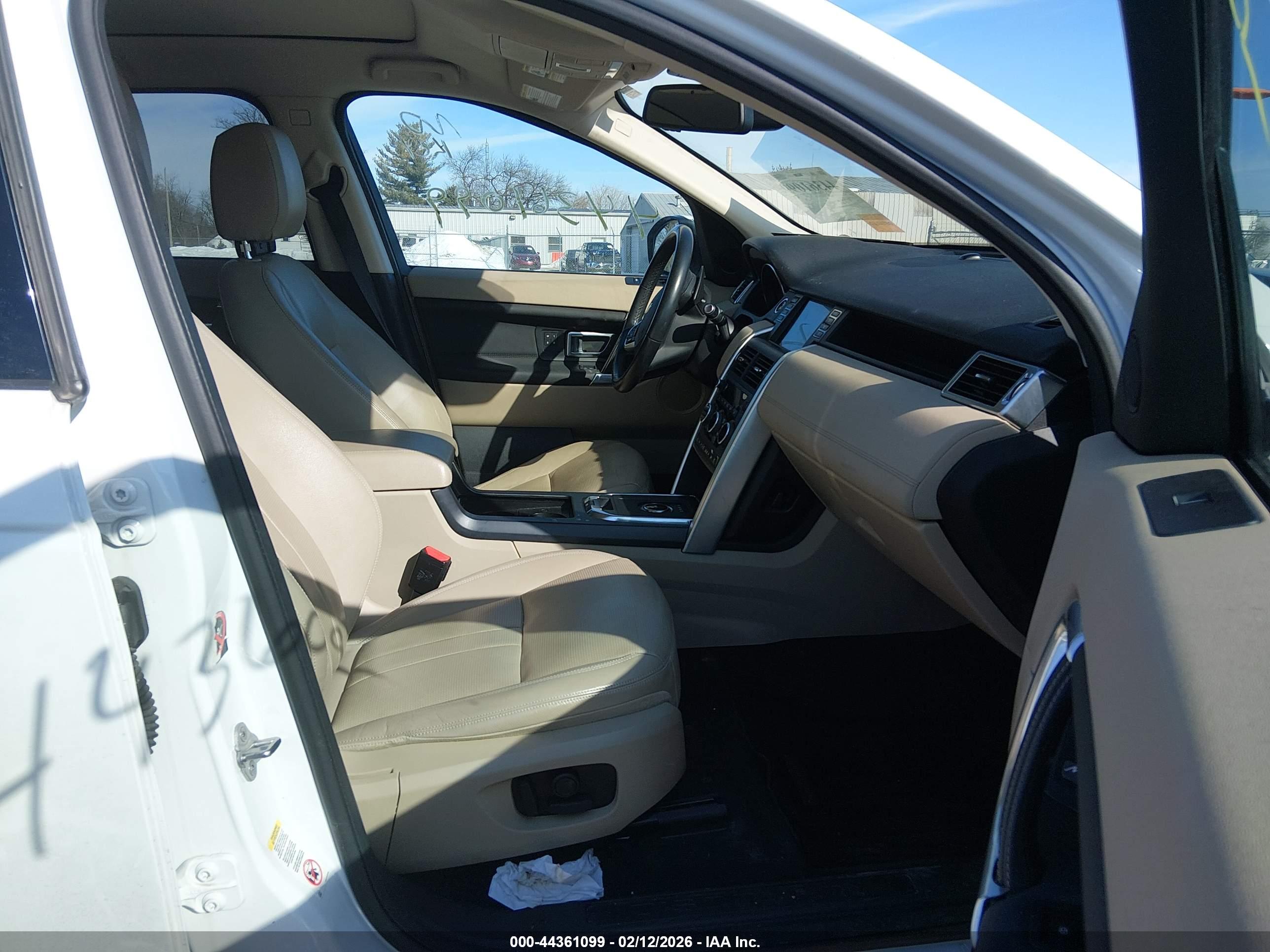 LAND ROVER image 5