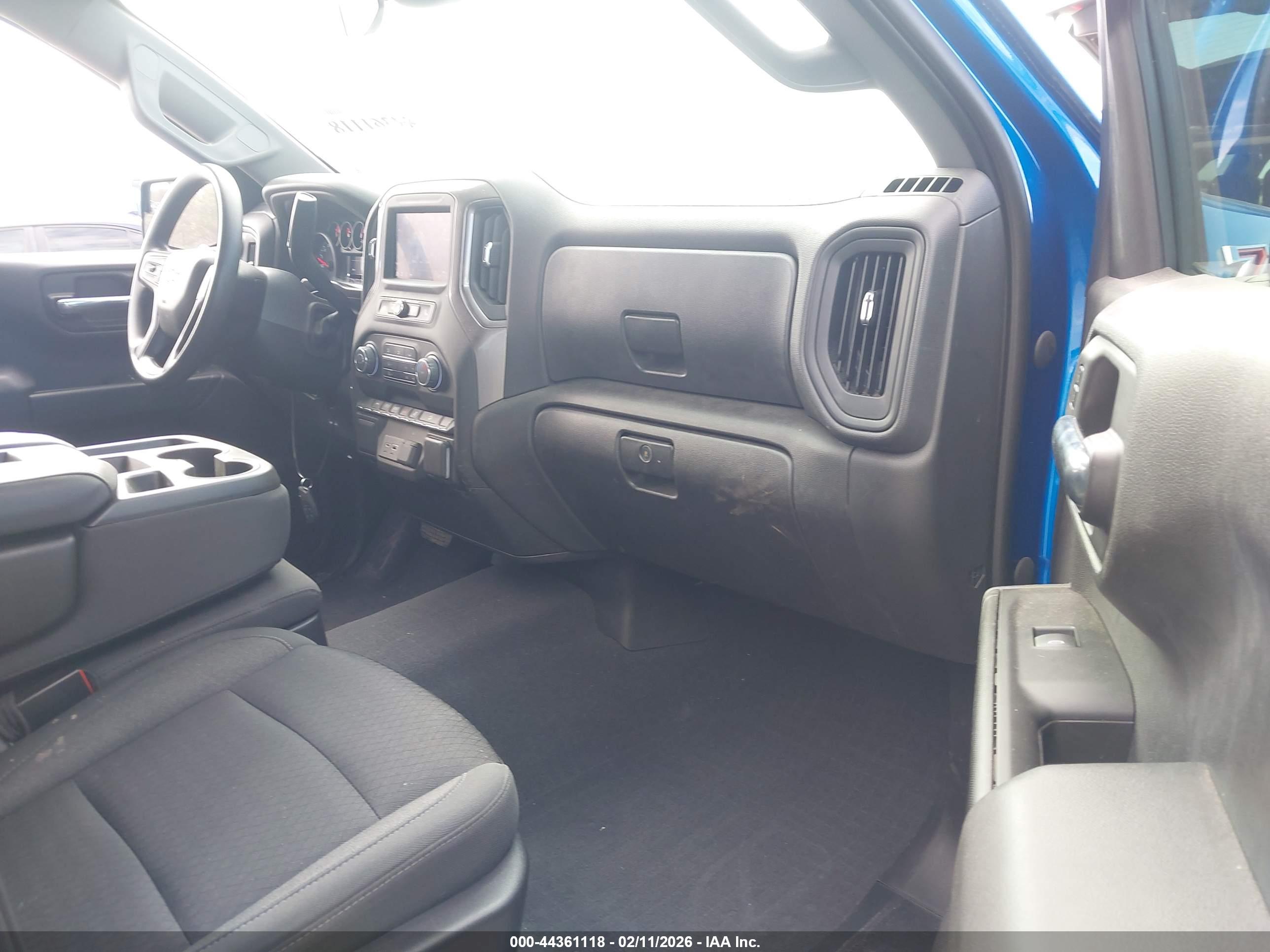 CHEVROLET SILVERADO image 5