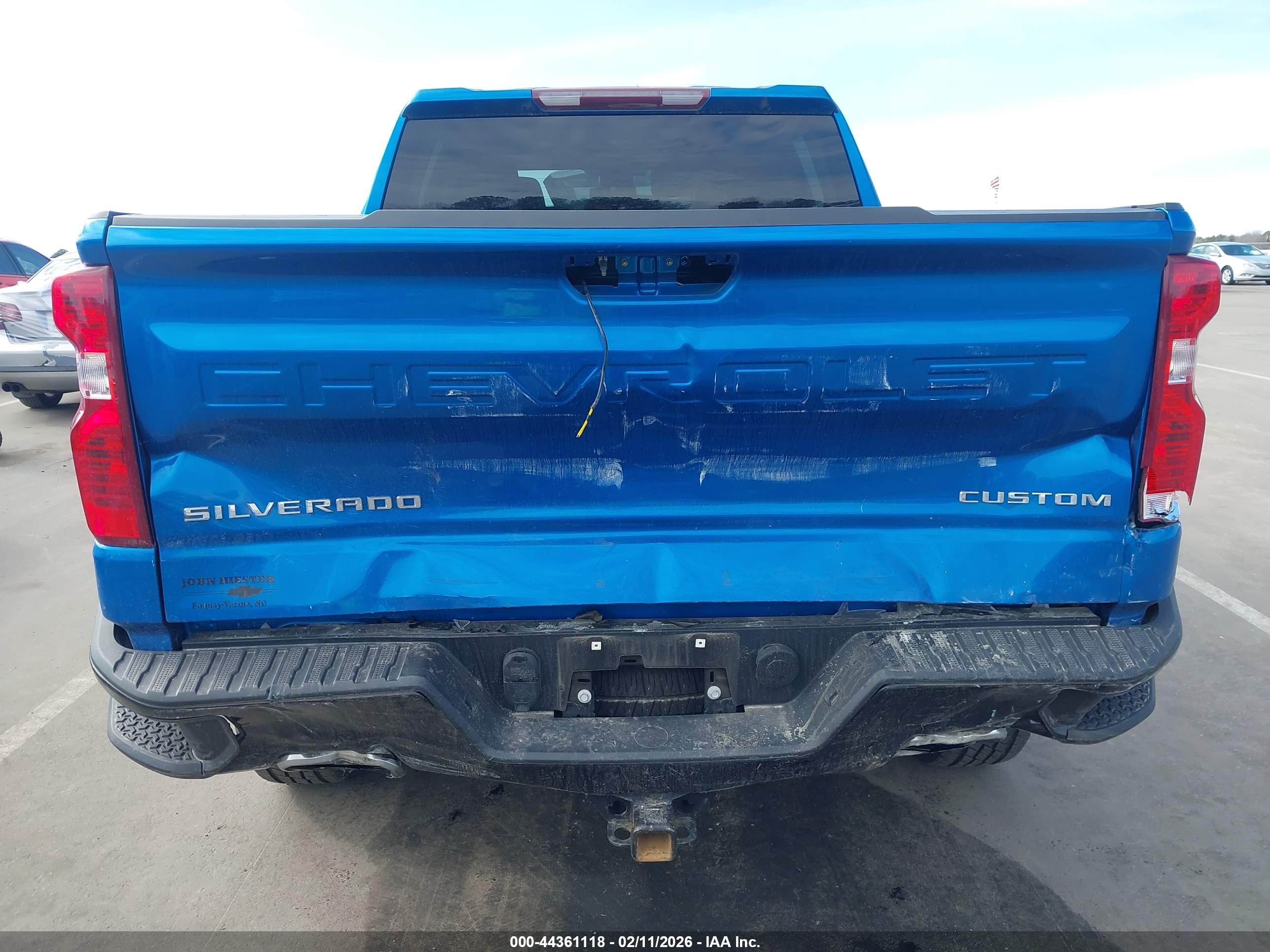CHEVROLET SILVERADO image 6