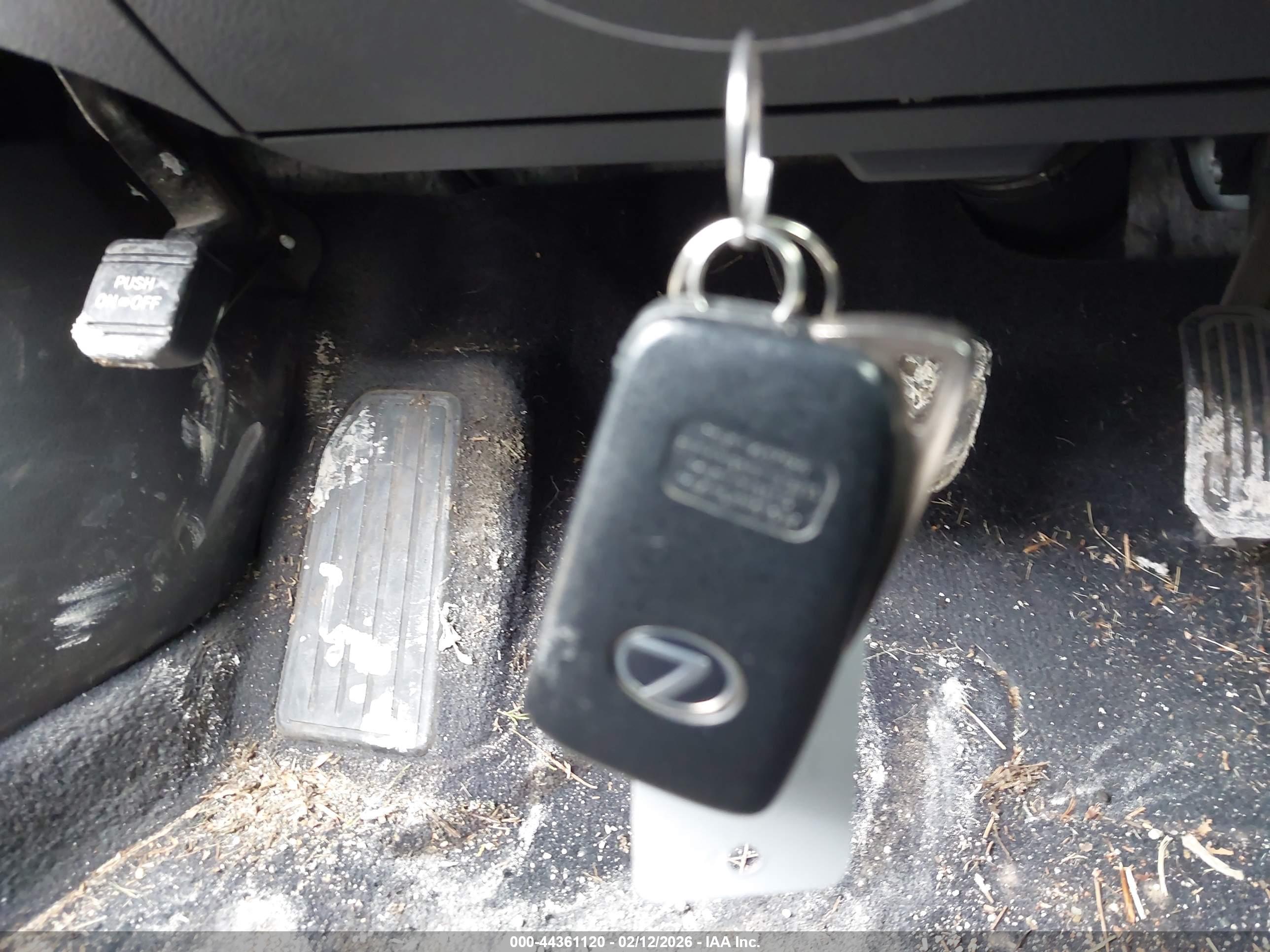 LEXUS ES image 11