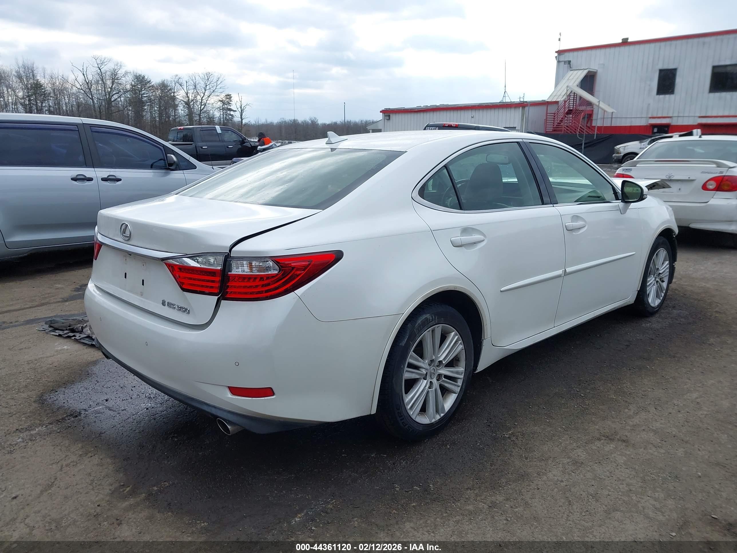 LEXUS ES image 4
