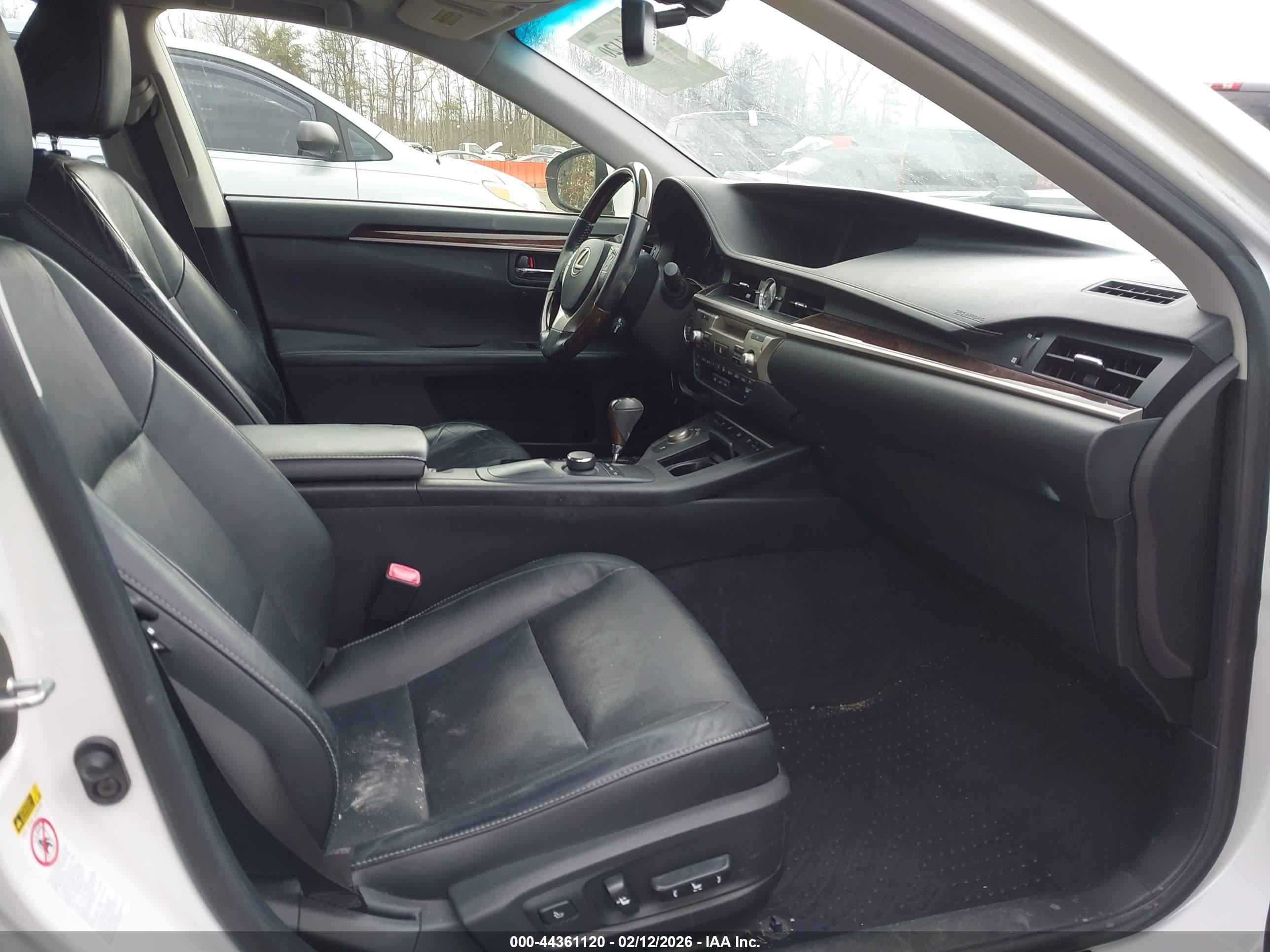 LEXUS ES image 5