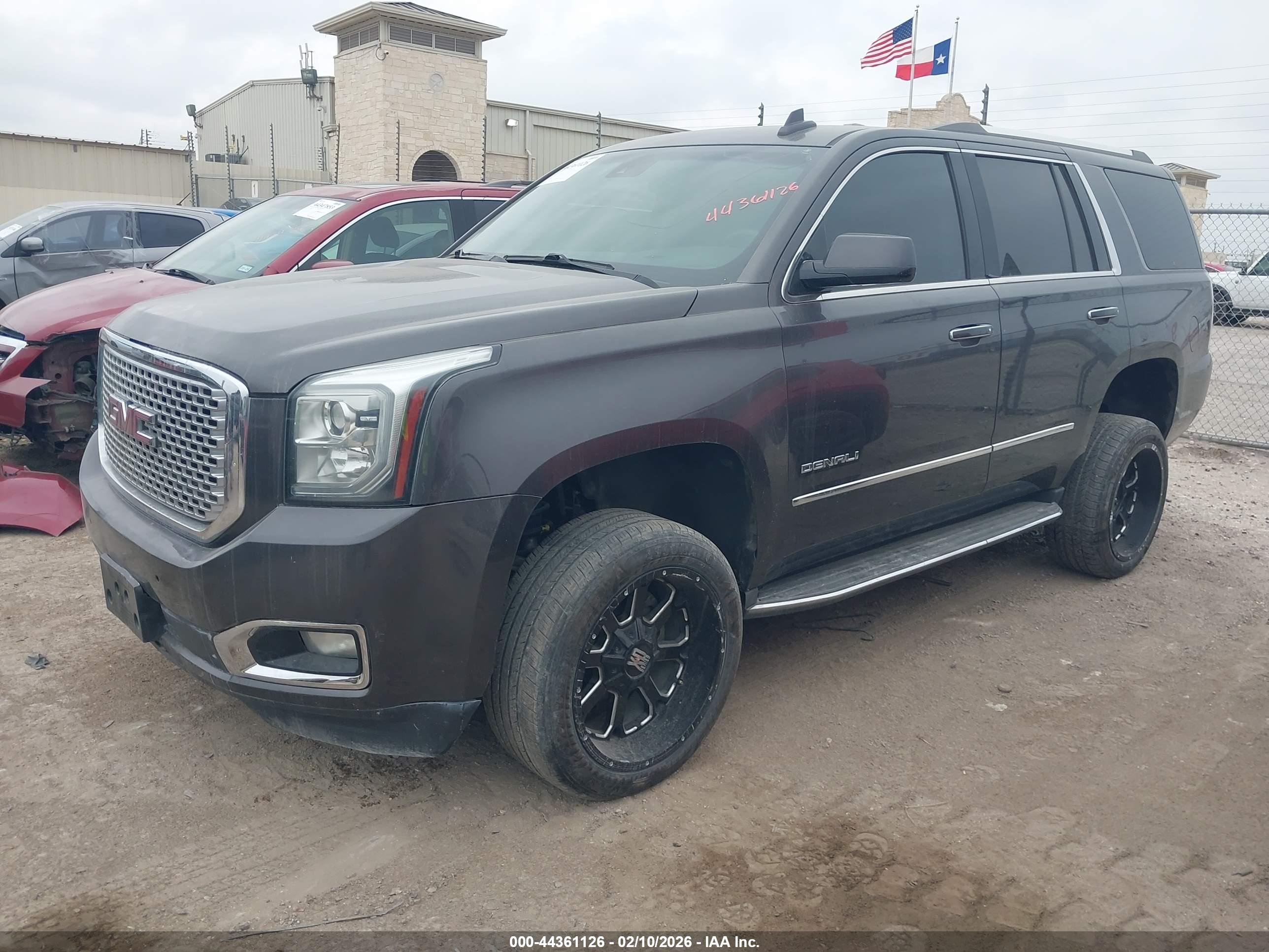 GMC YUKON image 2