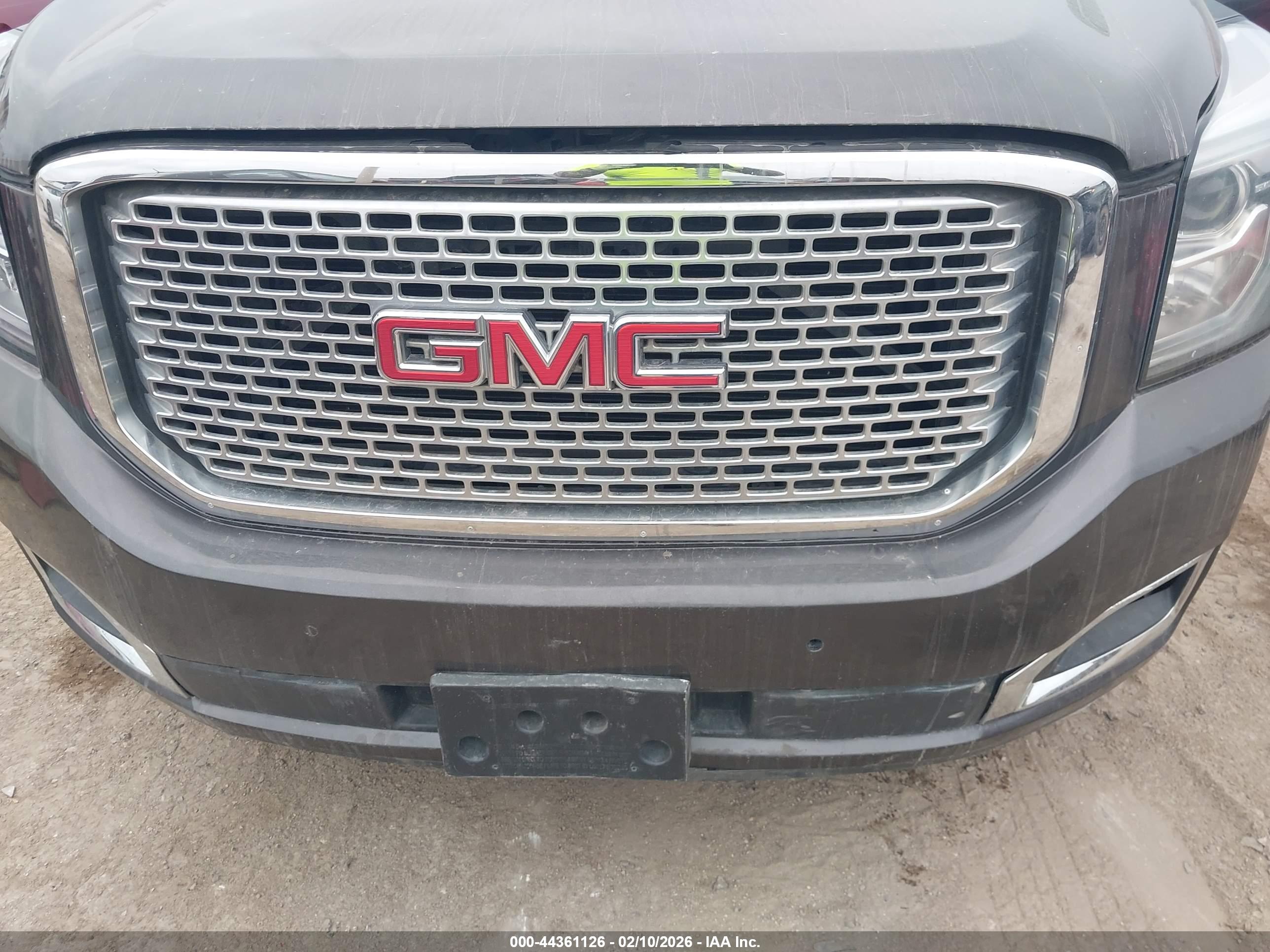 GMC YUKON image 6