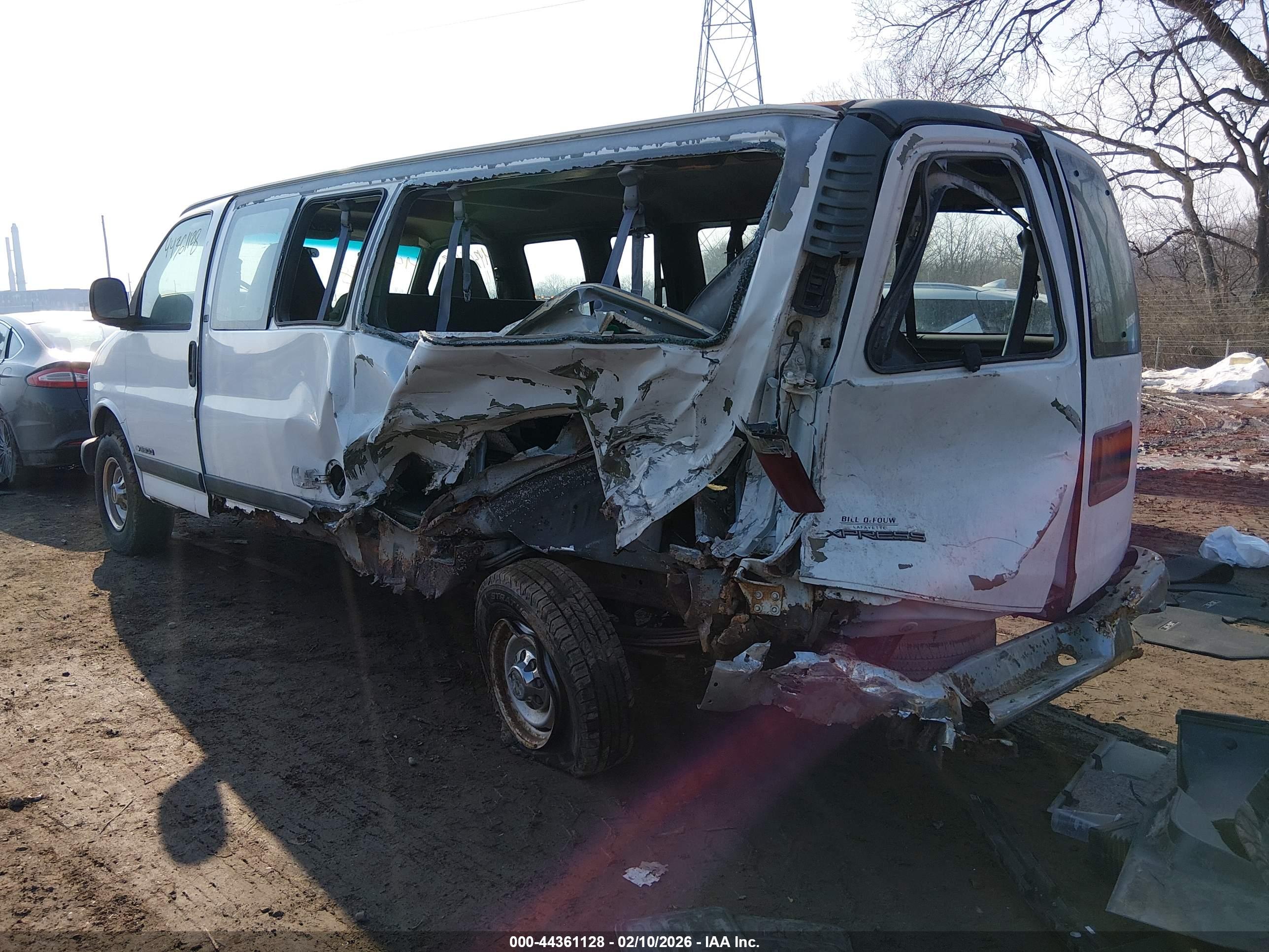 CHEVROLET EXPRESS image 3