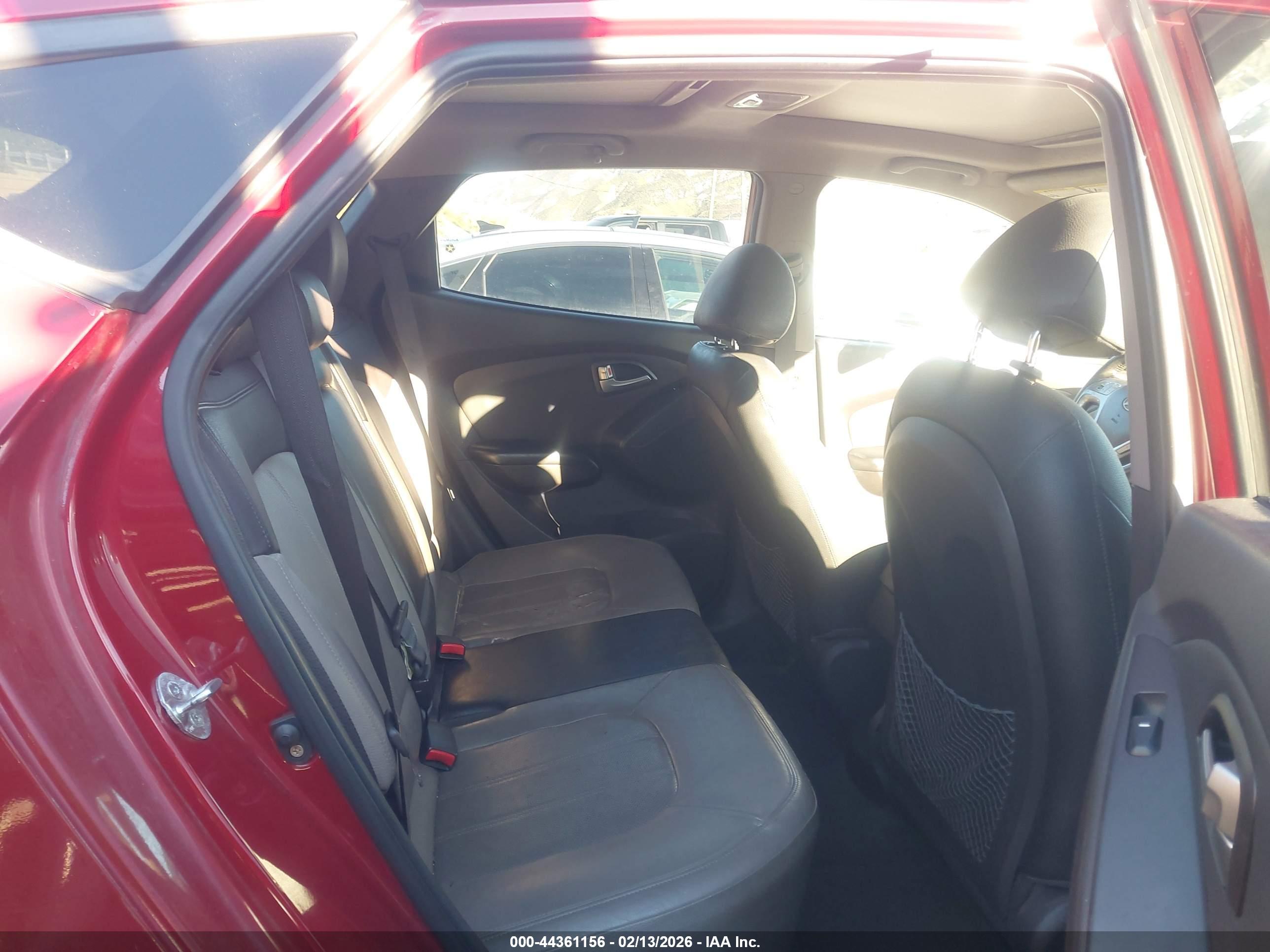 HYUNDAI TUCSON image 8
