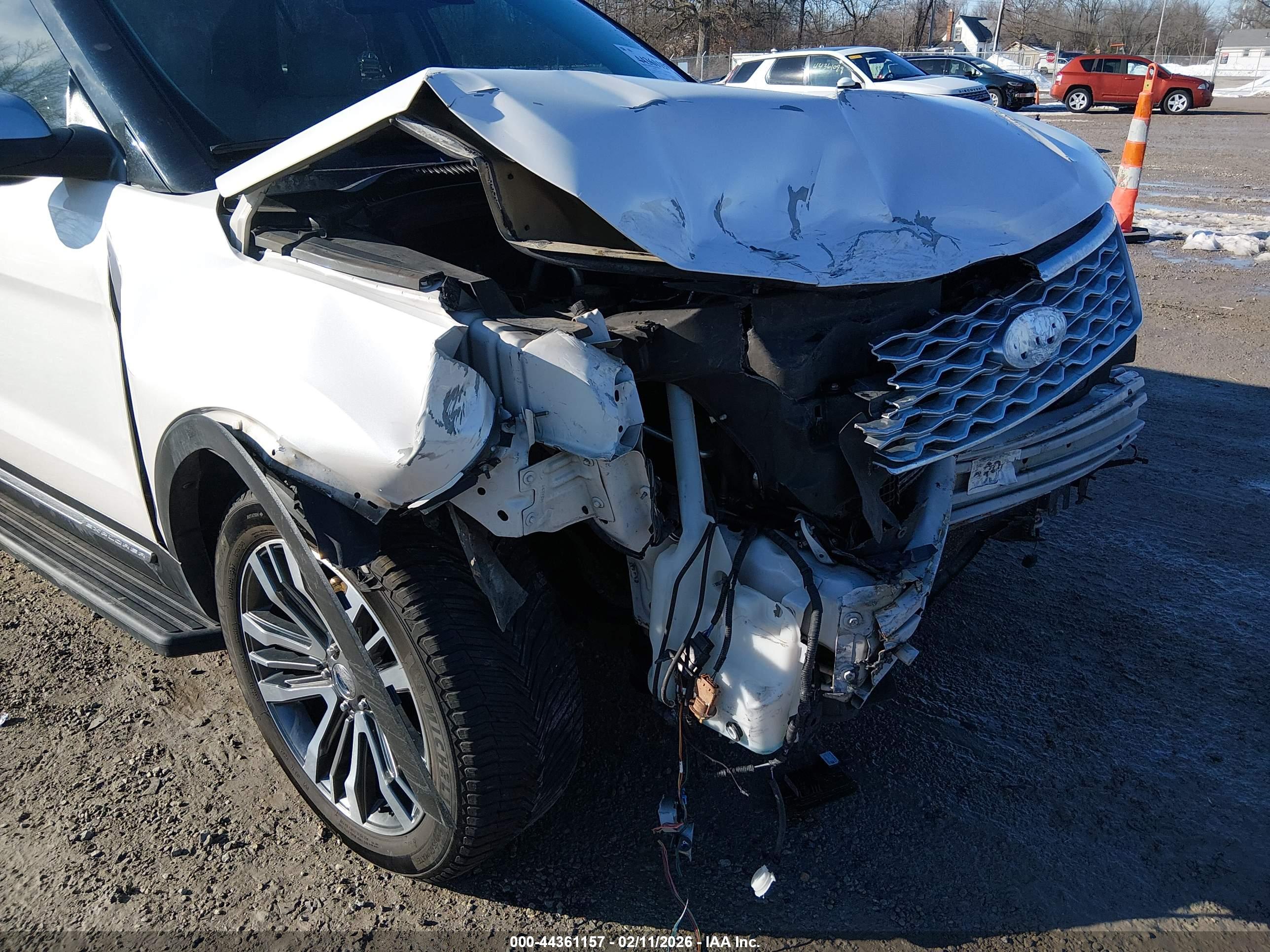FORD EXPLORER image 6